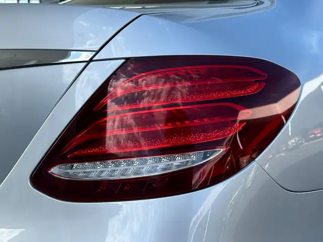 Mercedes-Benz E view 11