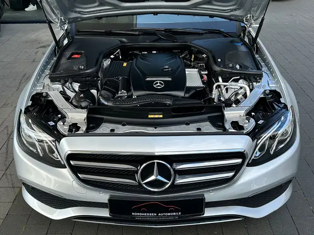 Mercedes-Benz E view 6