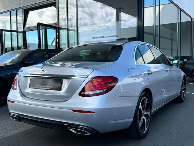 Mercedes-Benz E view 4