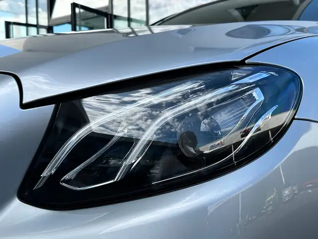Mercedes-Benz E view 10