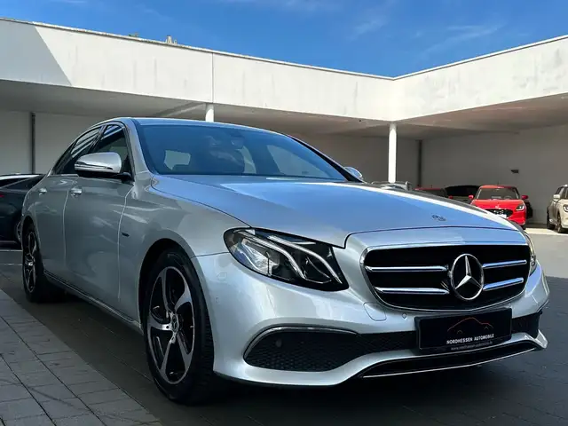 Mercedes-Benz E view 2