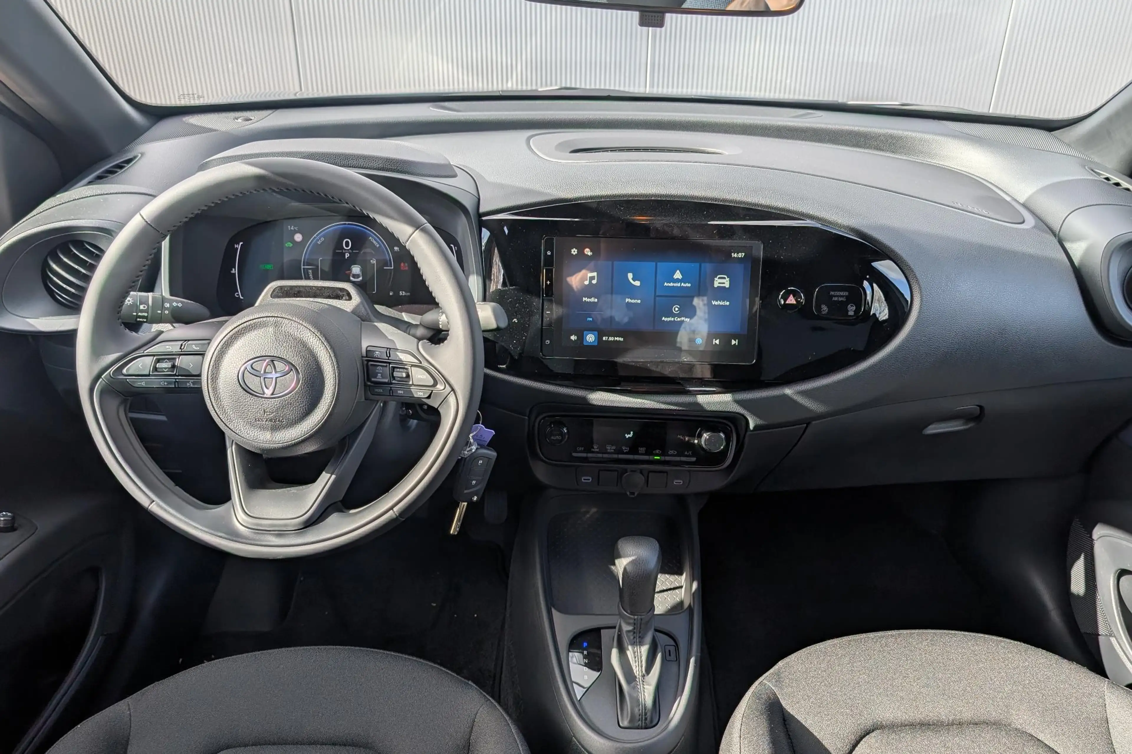 Toyota Aygo X Hybrid 115 play € 1000 inruilpremie, Snel leverbaa — photo 10