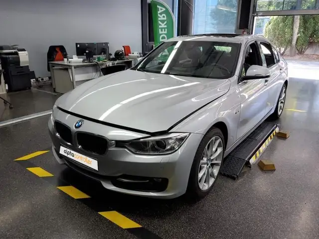 BMW 335 i Limousine xDrive **LEDER/XENON/NAVI/SHZ**