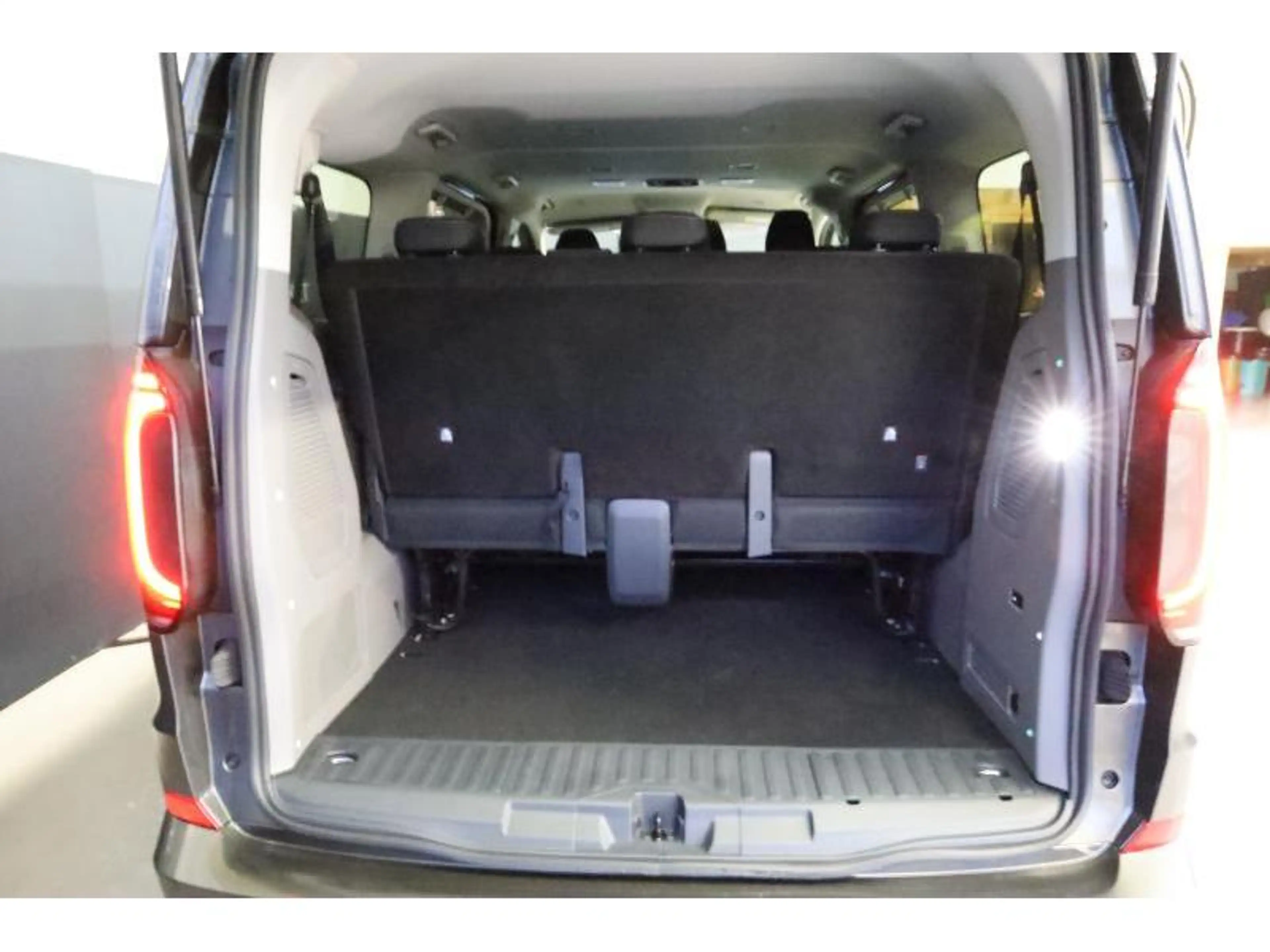 Volkswagen T7 Caravelle STYLE COURT — photo 7