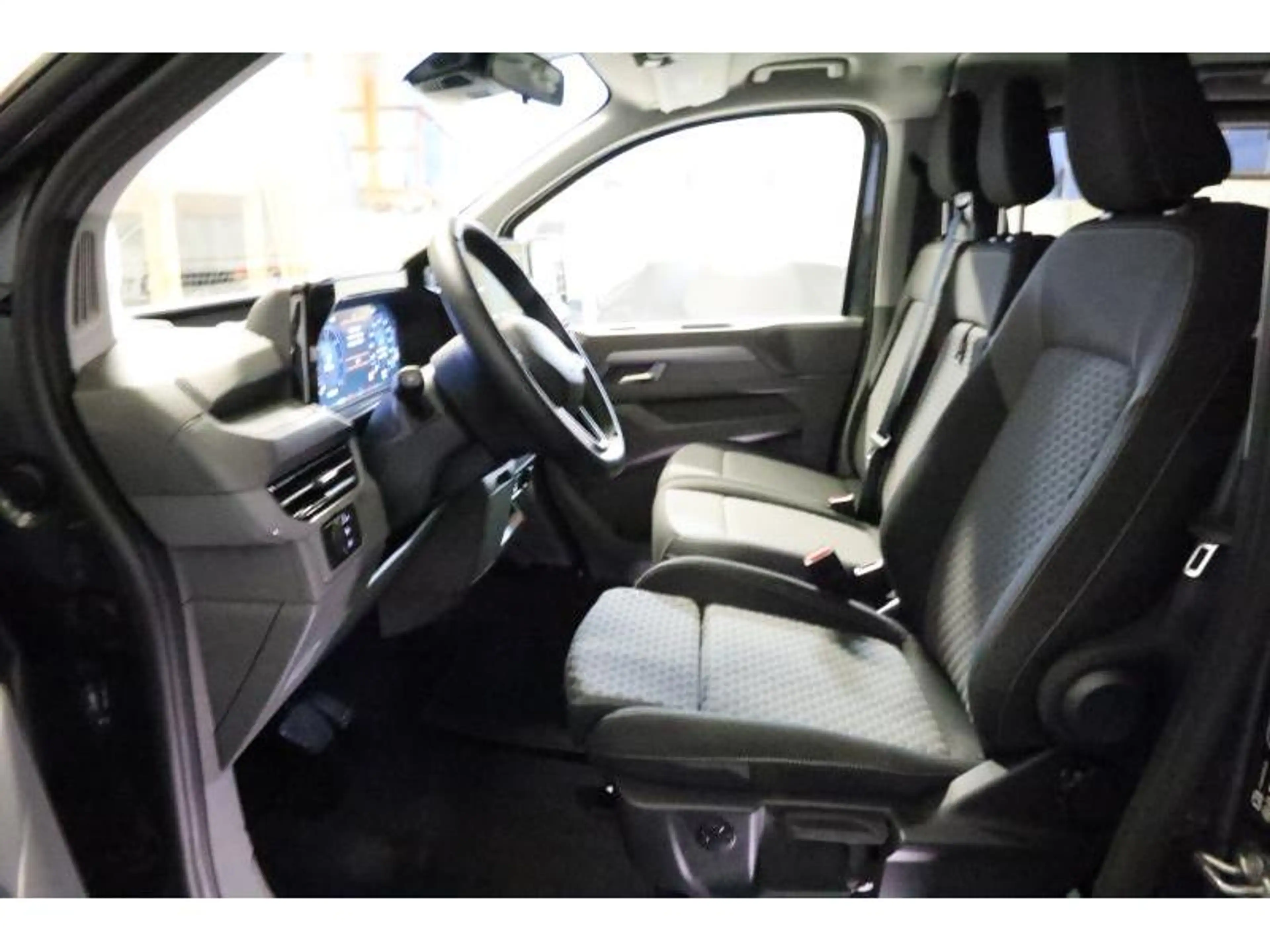 Volkswagen T7 Caravelle STYLE COURT — photo 9