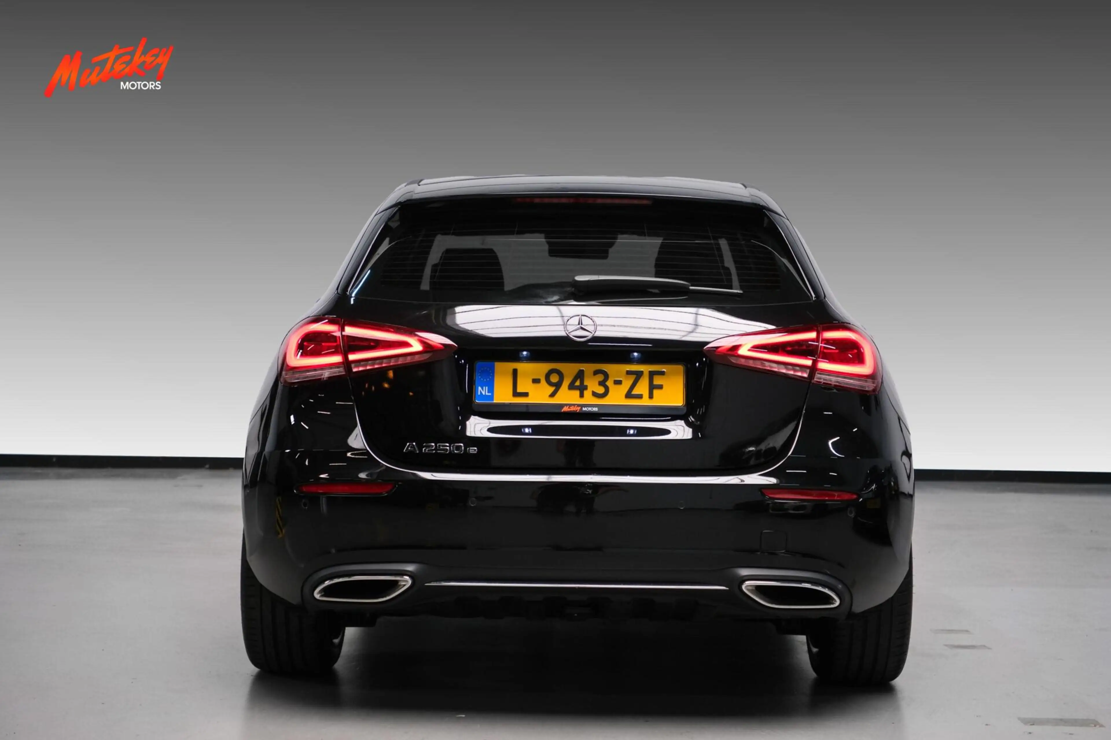 Mercedes-Benz A 250 e Business Solution AMG | Beige Leder — photo 5