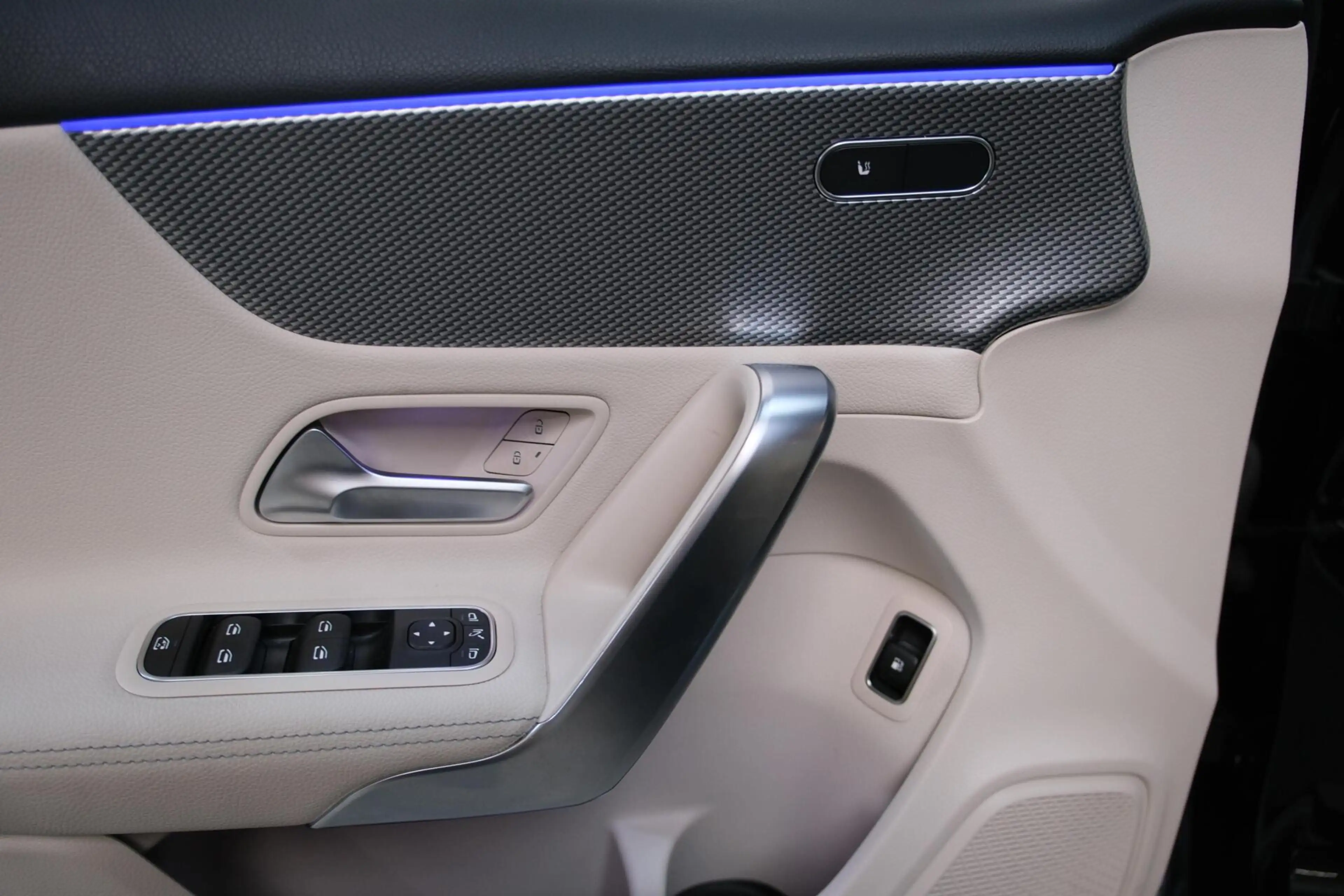 Mercedes-Benz A 250 e Business Solution AMG | Beige Leder — photo 18