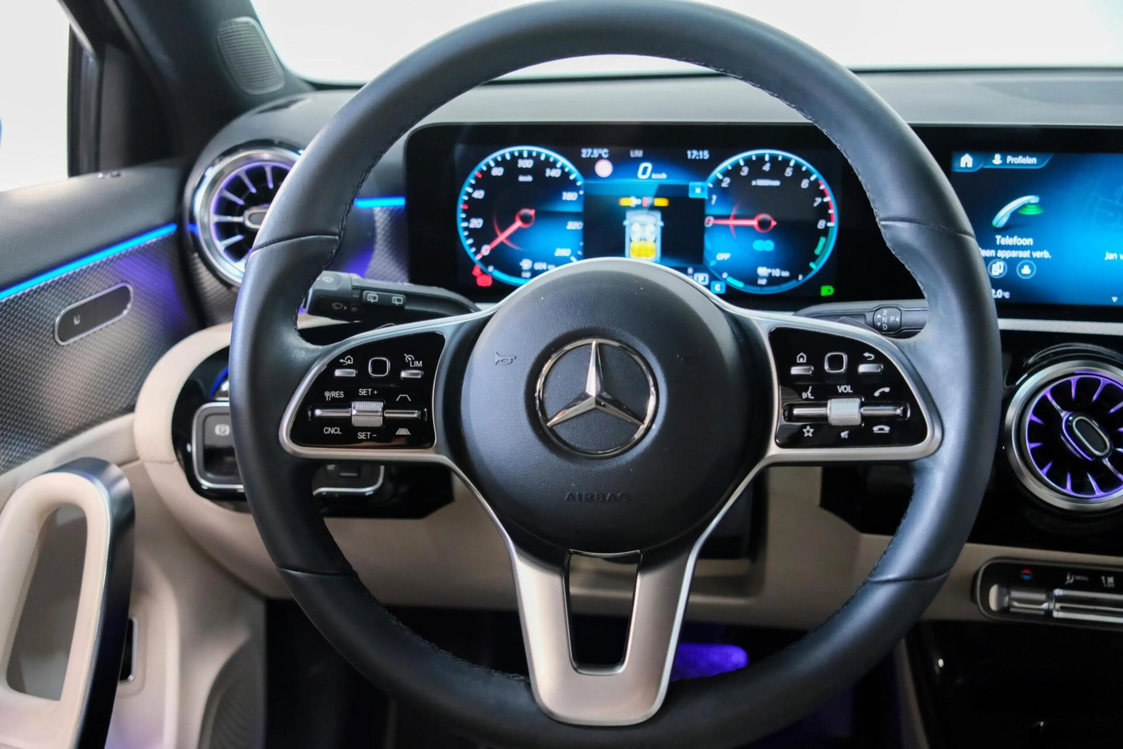 Mercedes-Benz A 250 e Business Solution AMG | Beige Leder — photo 11