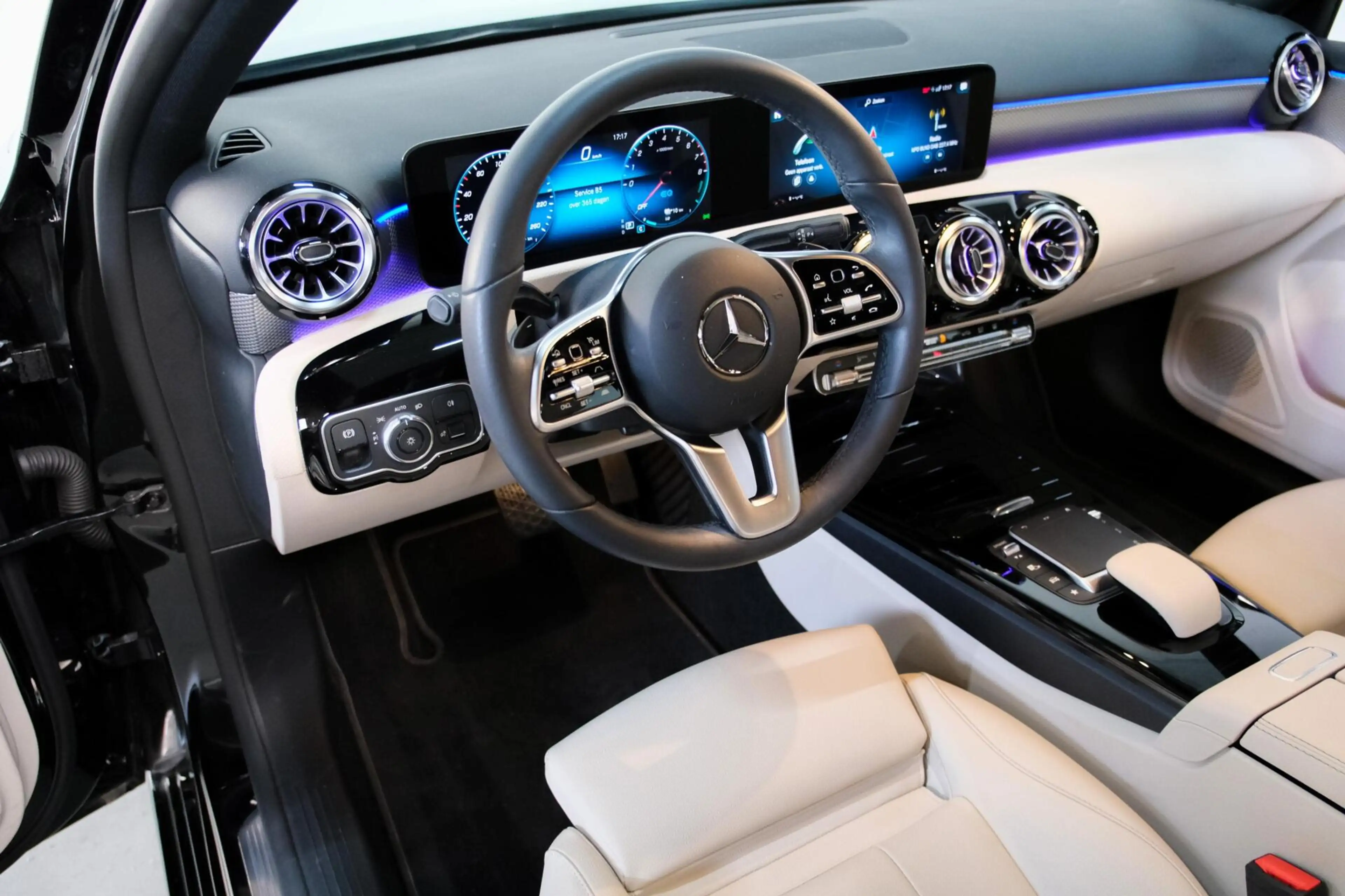 Mercedes-Benz A 250 e Business Solution AMG | Beige Leder — photo 10