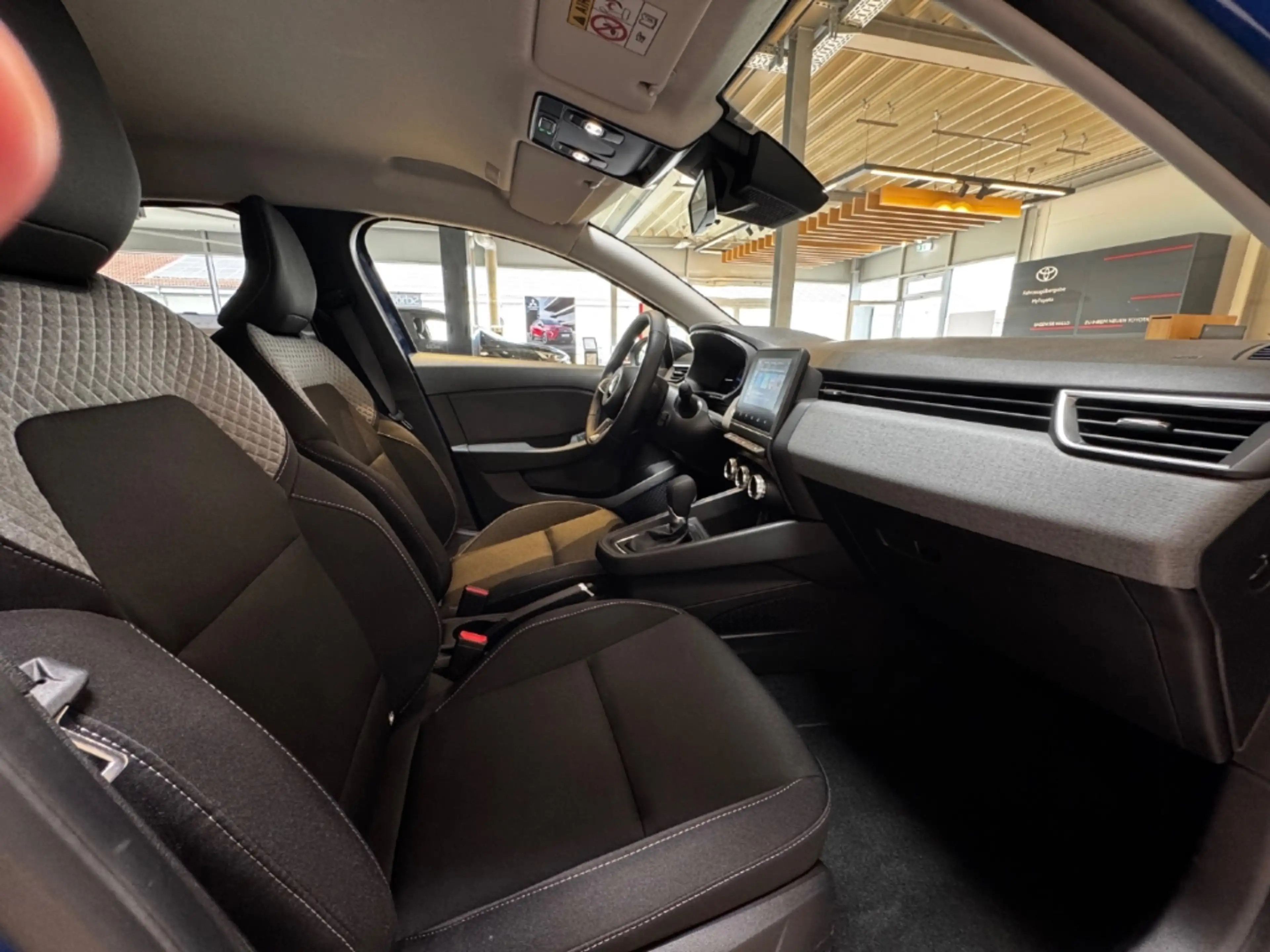 Mitsubishi Colt Plus Hybrid — photo 11
