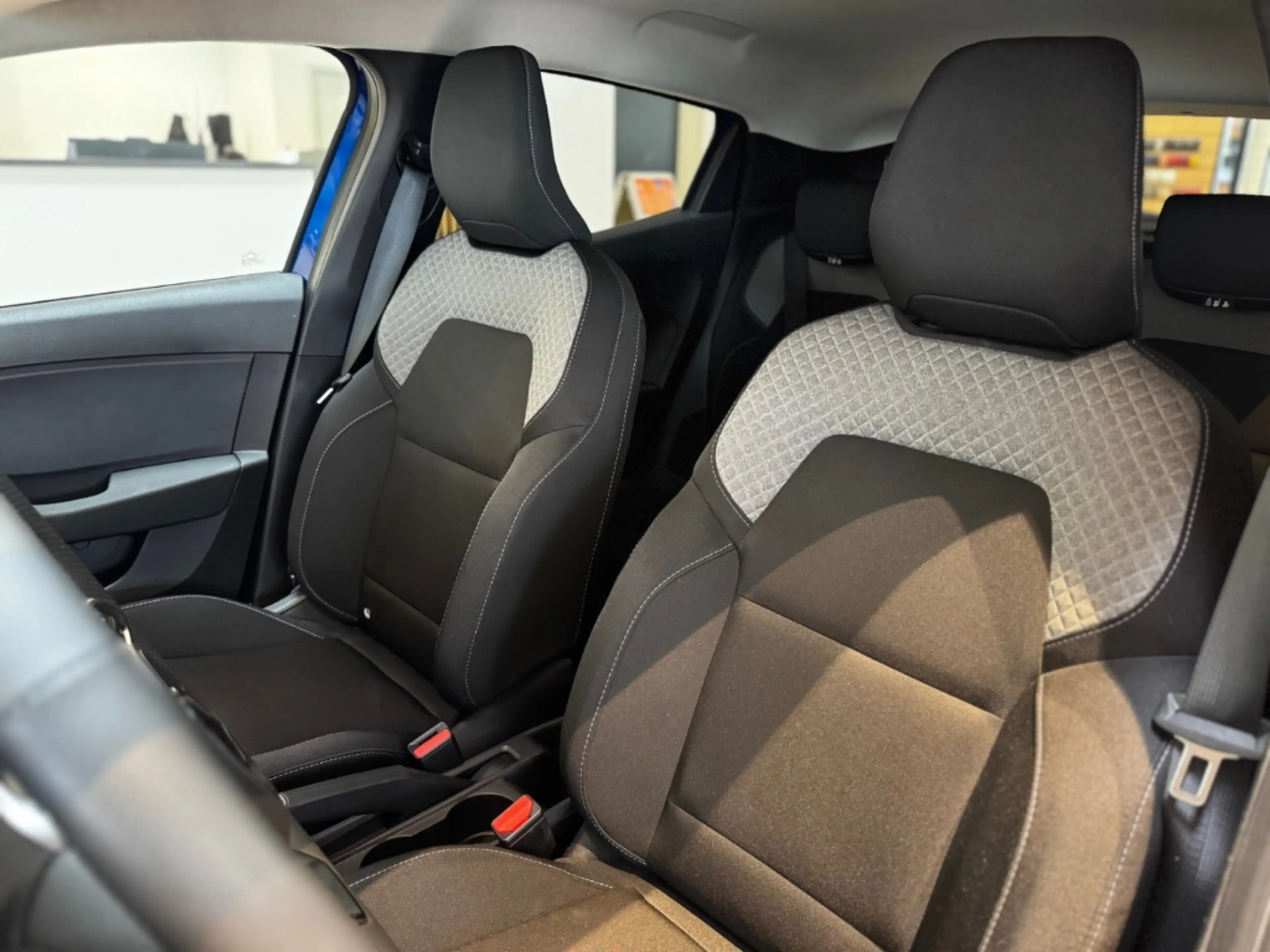 Mitsubishi Colt Plus Hybrid — photo 10
