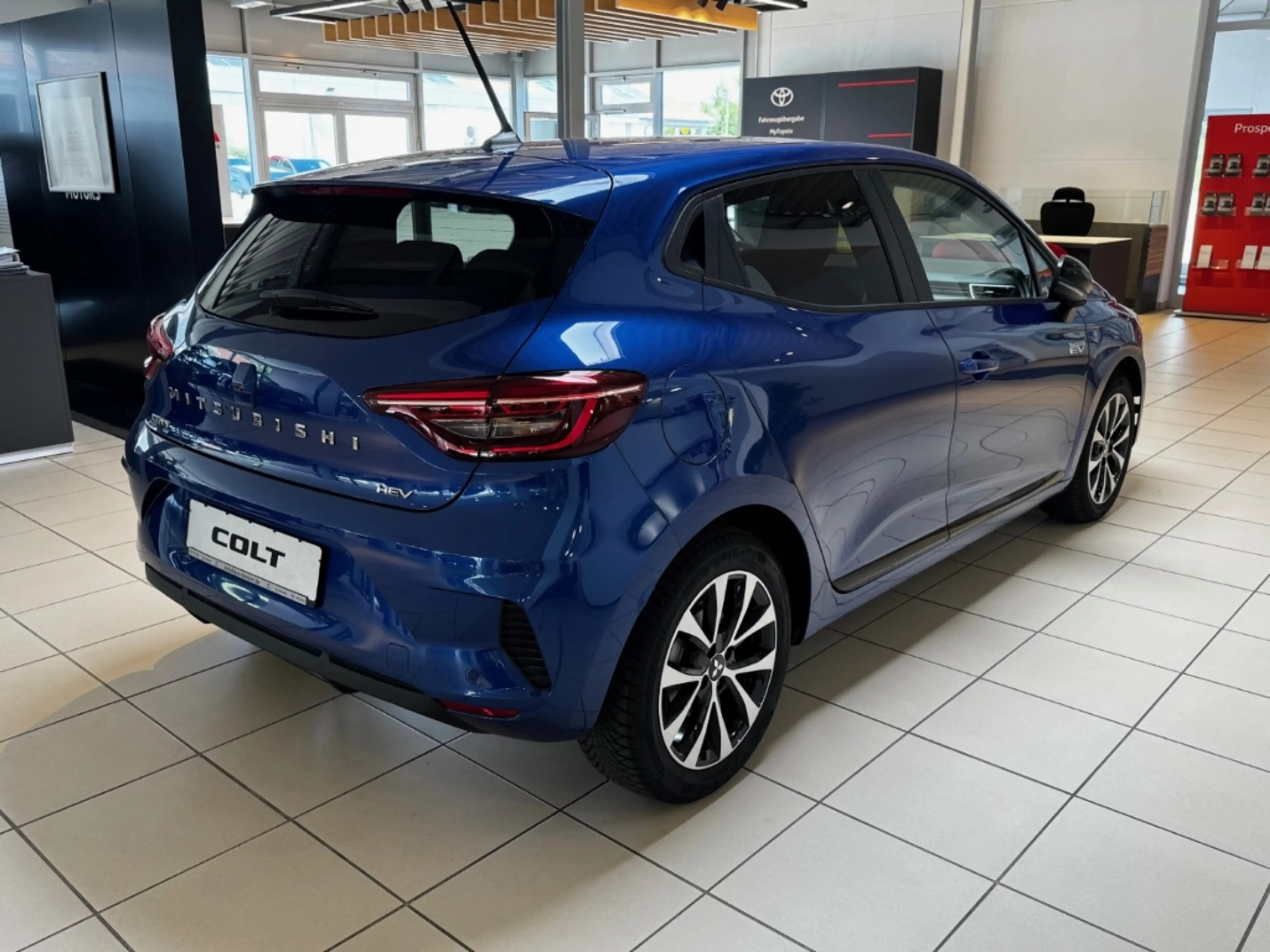 Mitsubishi Colt Plus Hybrid — photo 4