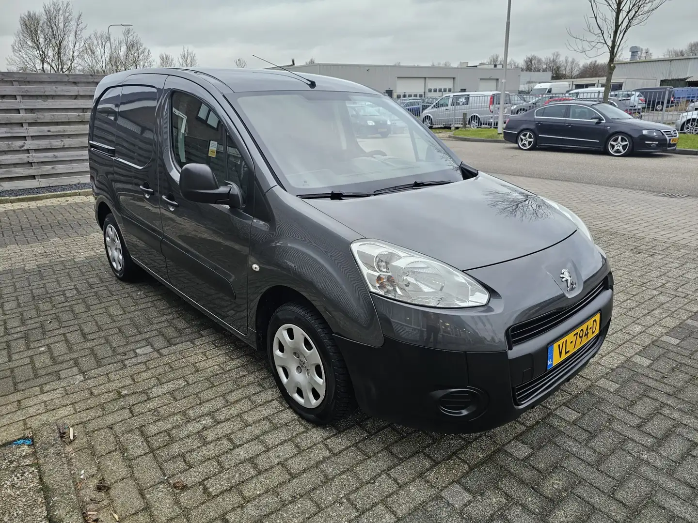 Peugeot Partner 120 1.6 e-HDI L1 XT Profit + Airco Bj:2014 NAP! - 2