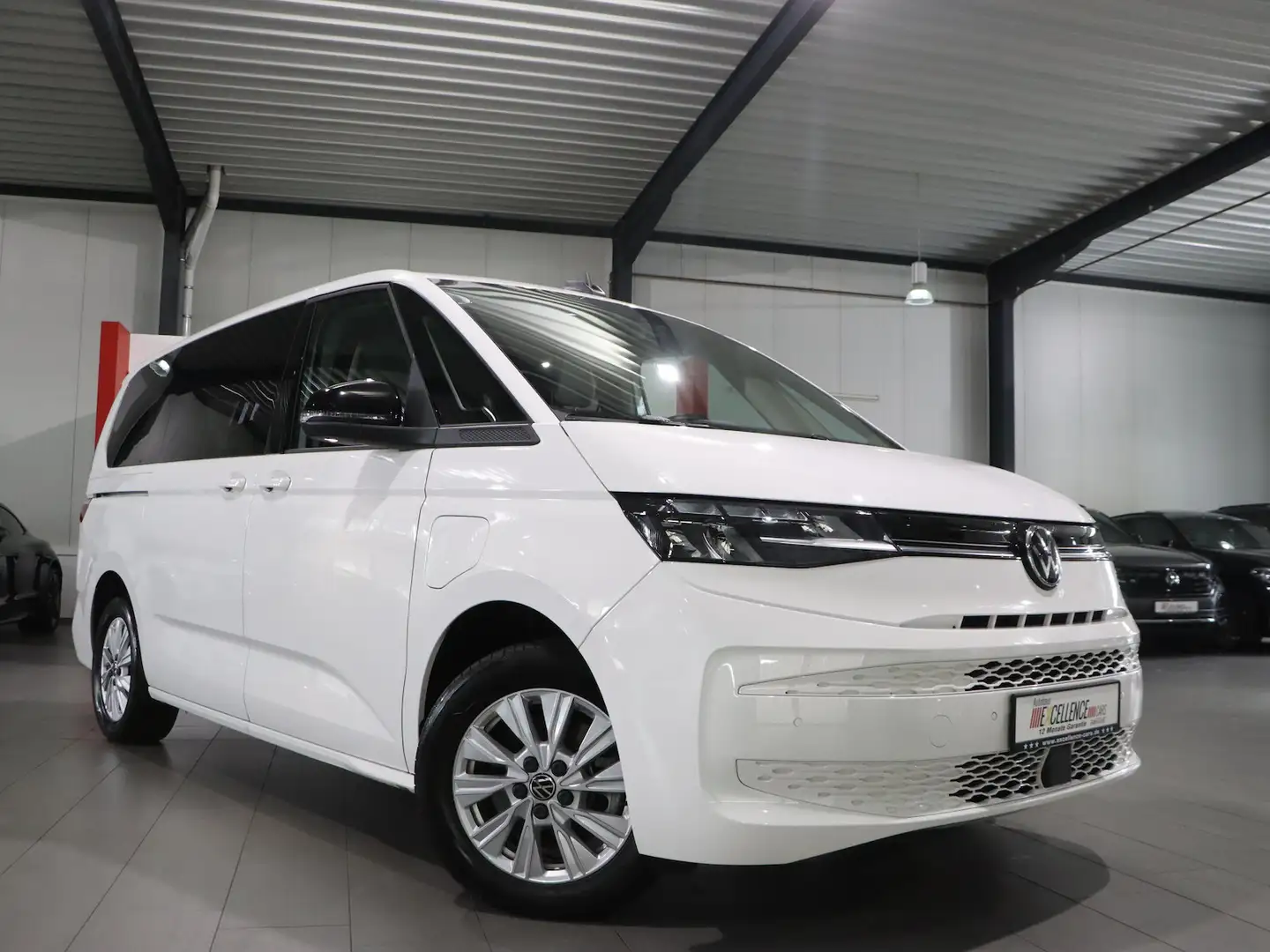 Volkswagen T7 Multivan DSG TSI eHybrid LIFE IQ.DRIVE LANG Weiß - 2
