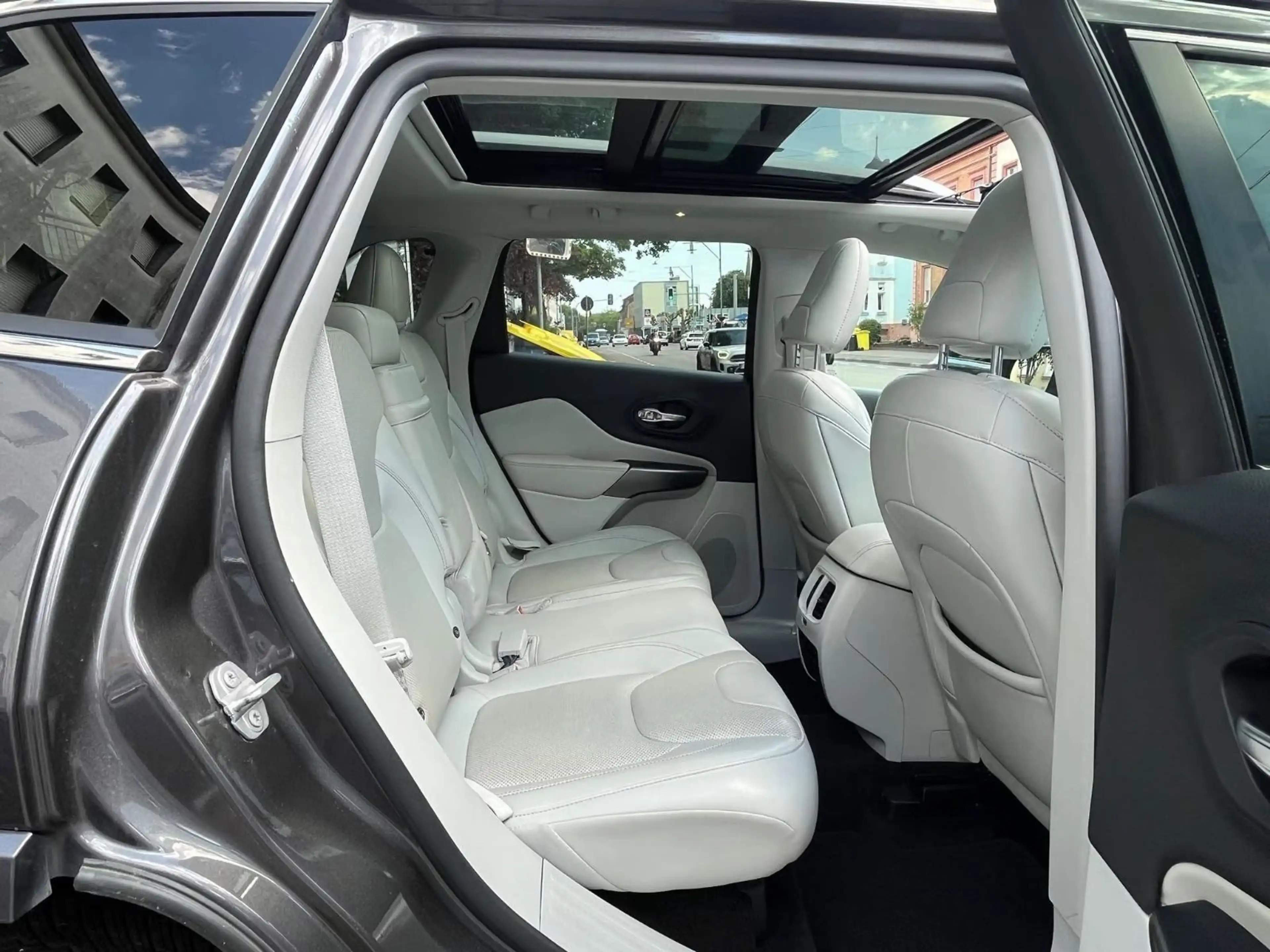 Jeep Cherokee 2.2 MultiJet 4x4 Overland Aut. PANORAMA — photo 13