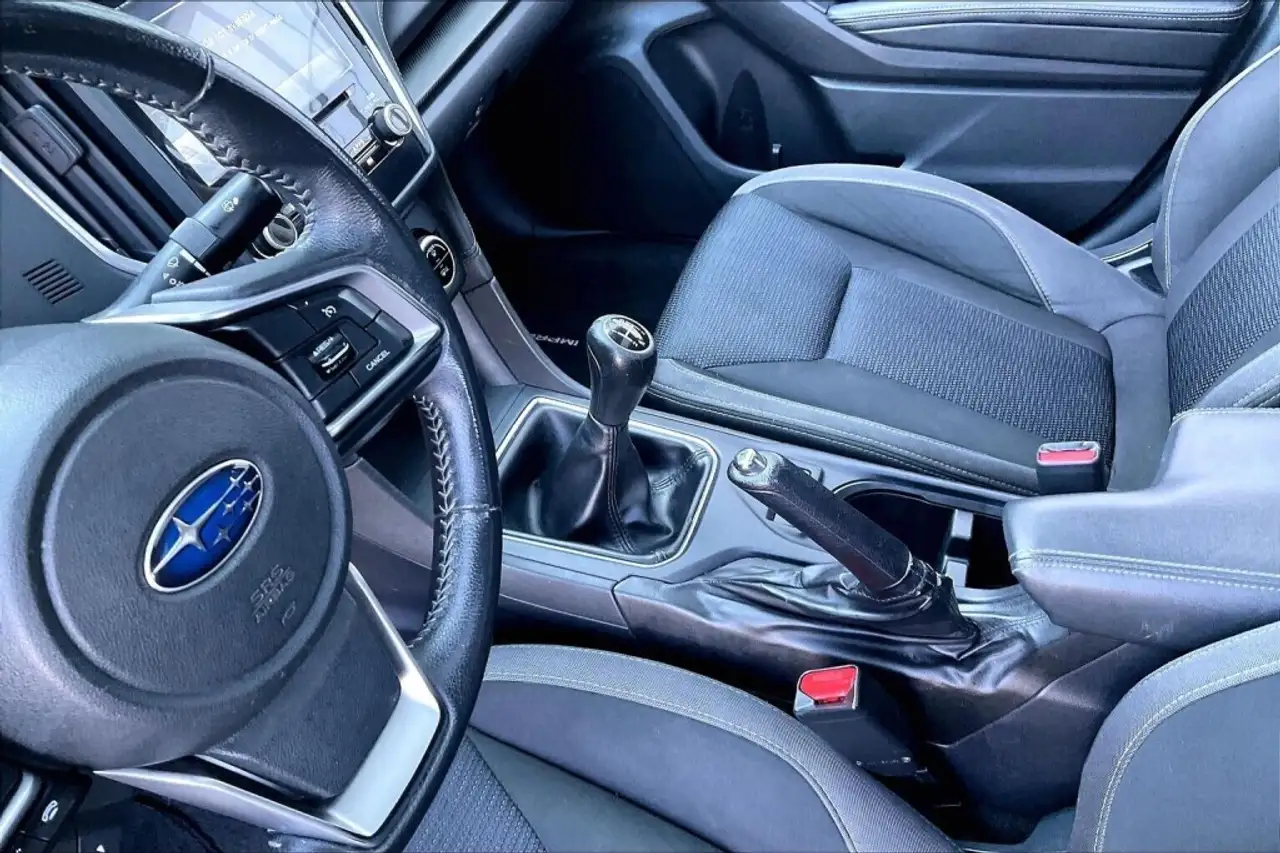 Subaru Impreza снимка Subaru Impreza
