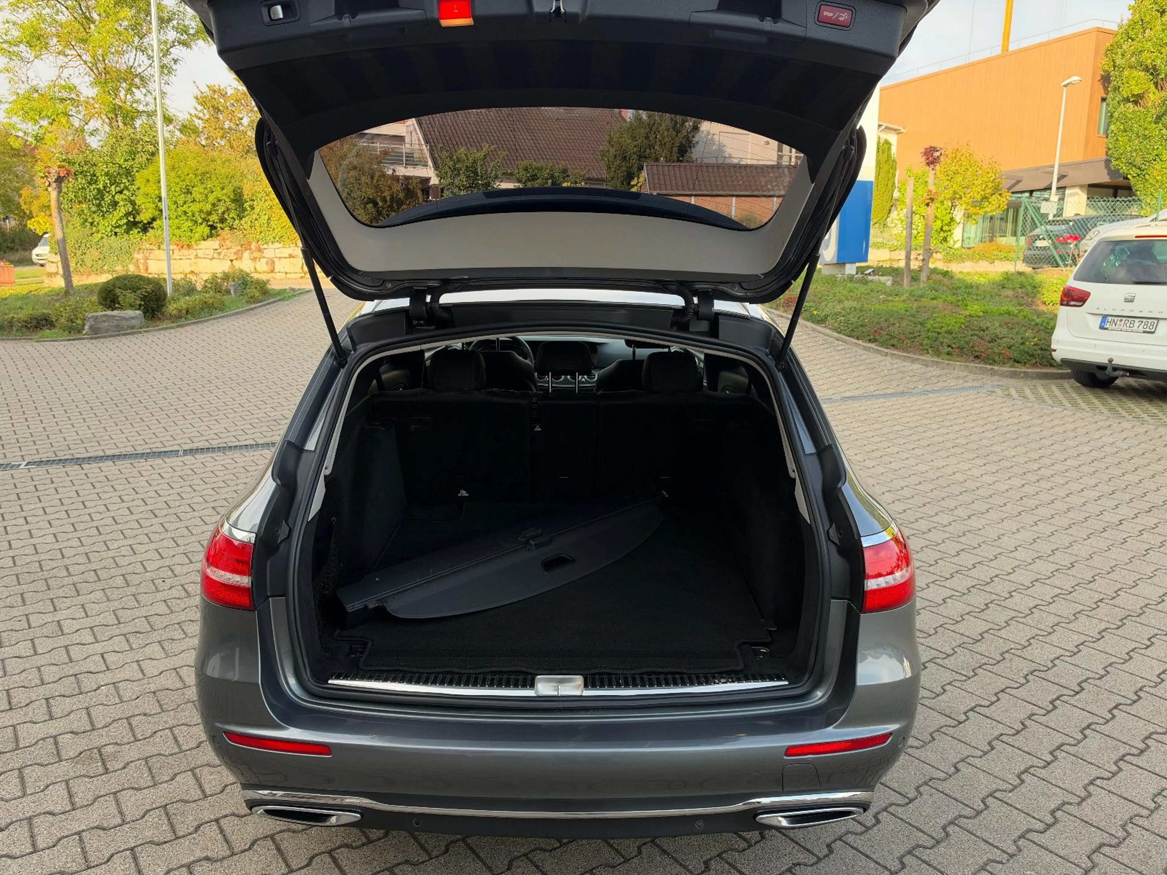 Mercedes-Benz E 220 d T Automatik/LED/EURO6 — photo 21