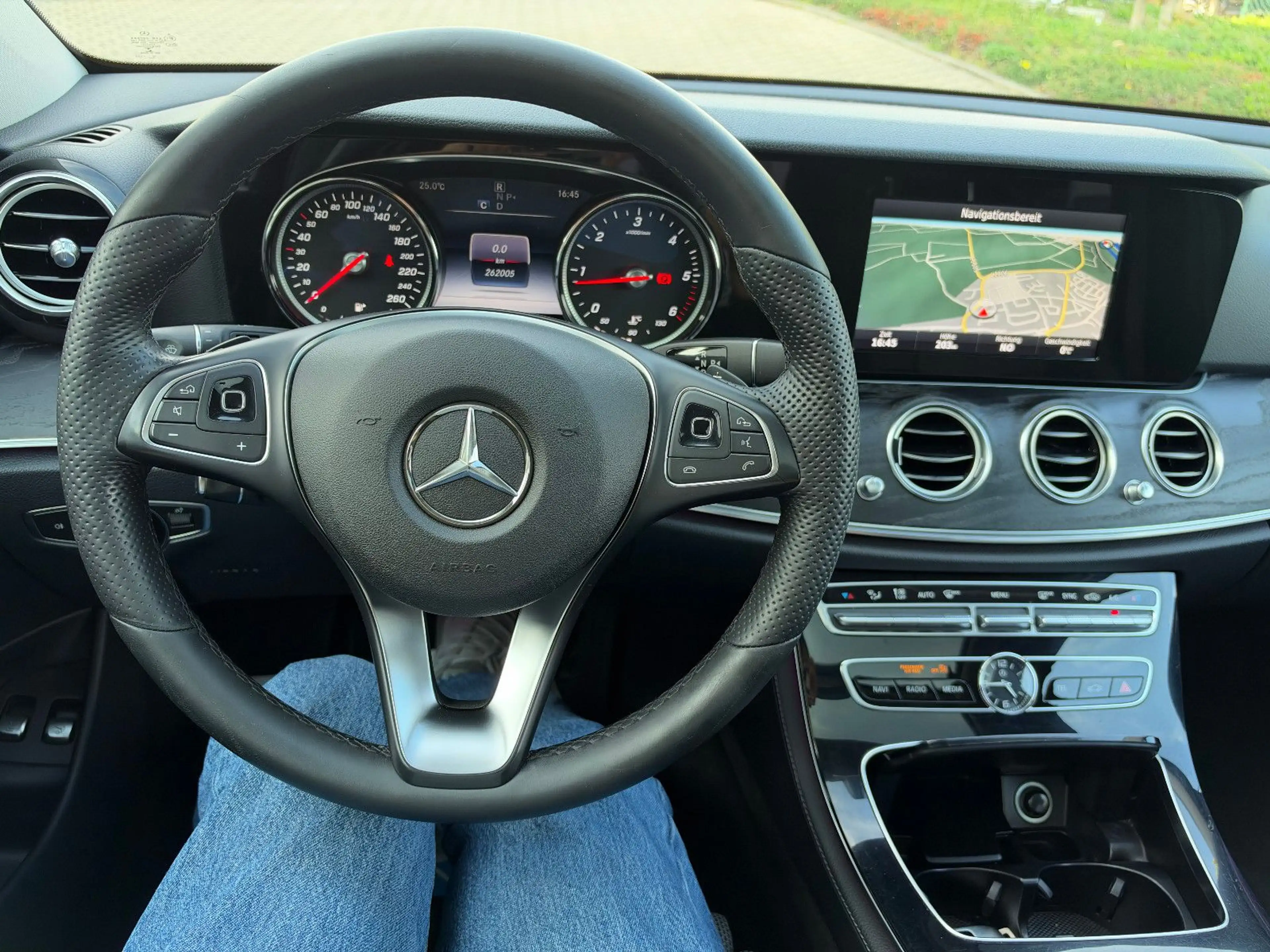 Mercedes-Benz E 220 d T Automatik/LED/EURO6 — photo 11