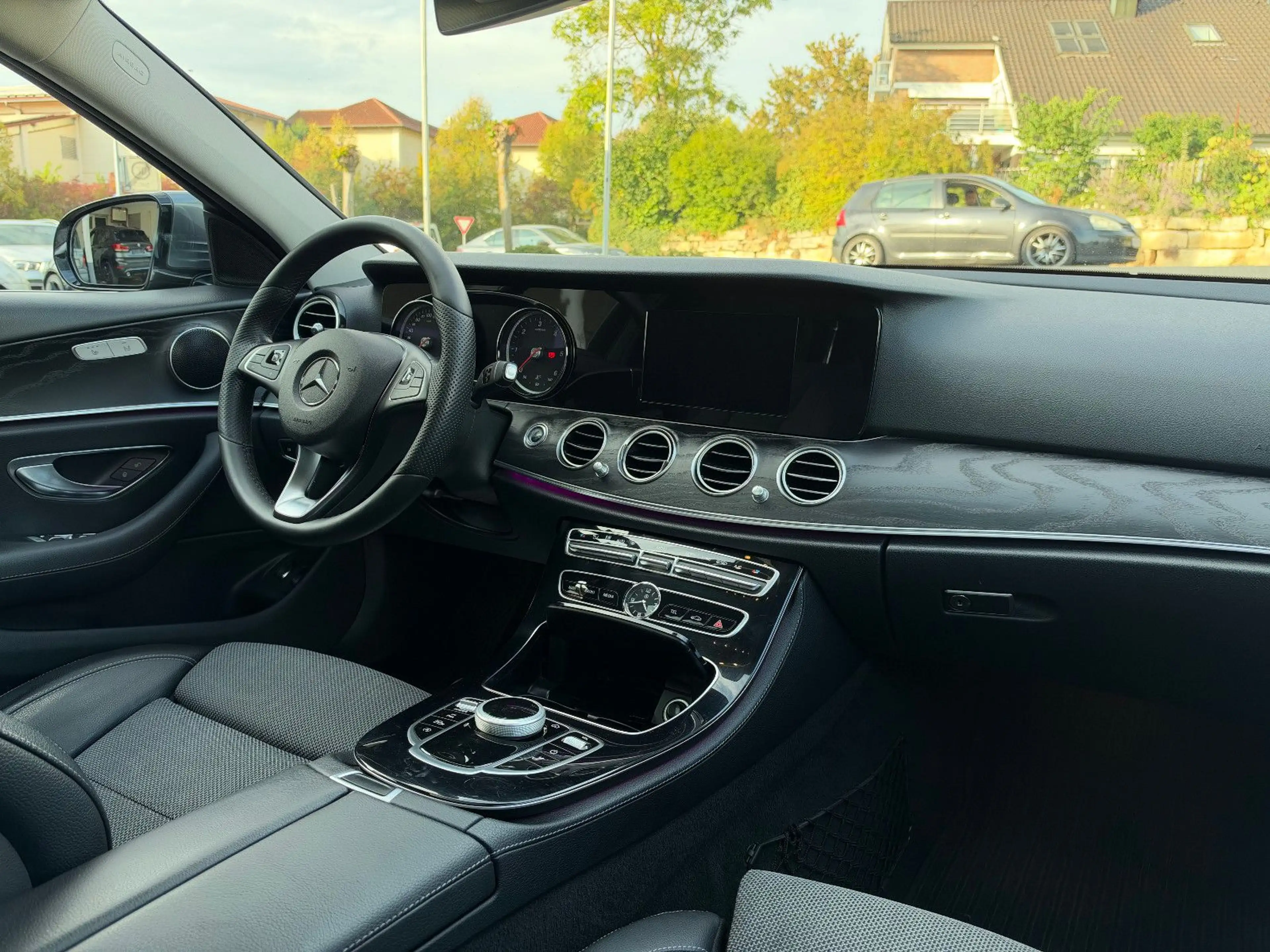 Mercedes-Benz E 220 d T Automatik/LED/EURO6 — photo 2