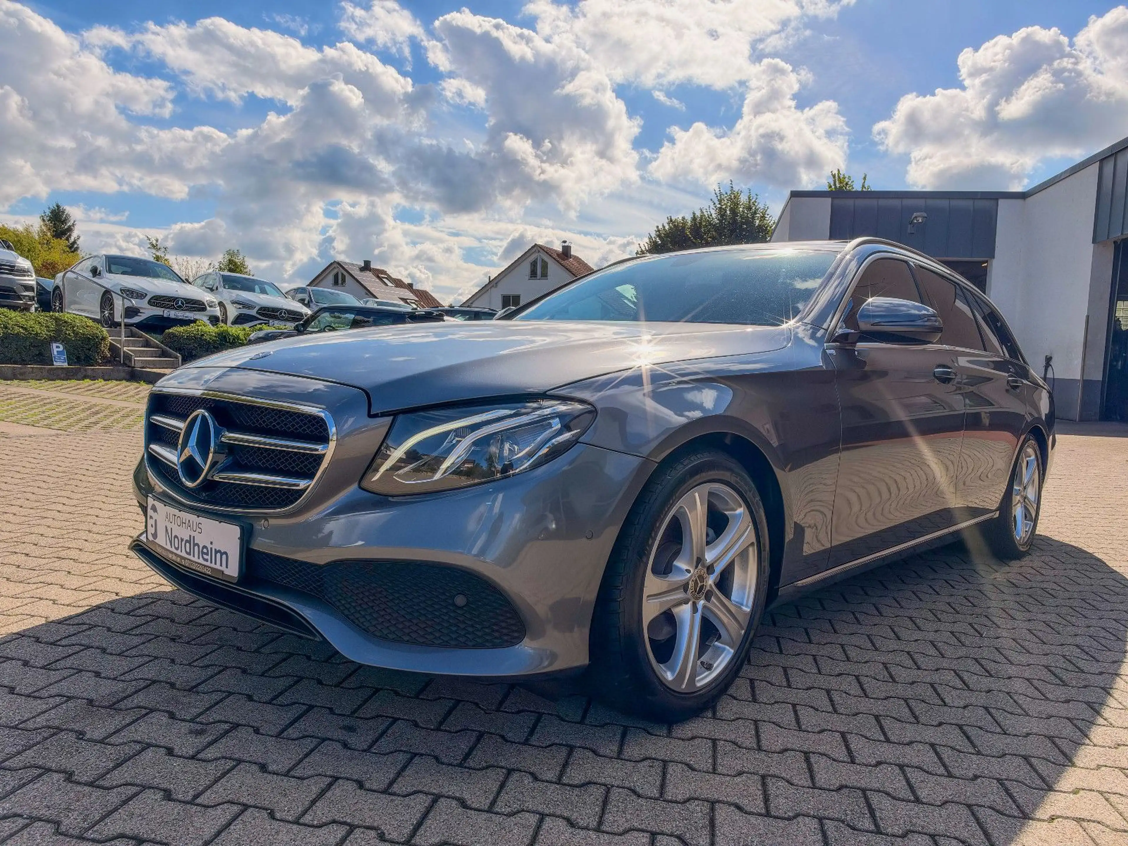 Mercedes-Benz E 220 d T Automatik/LED/EURO6
