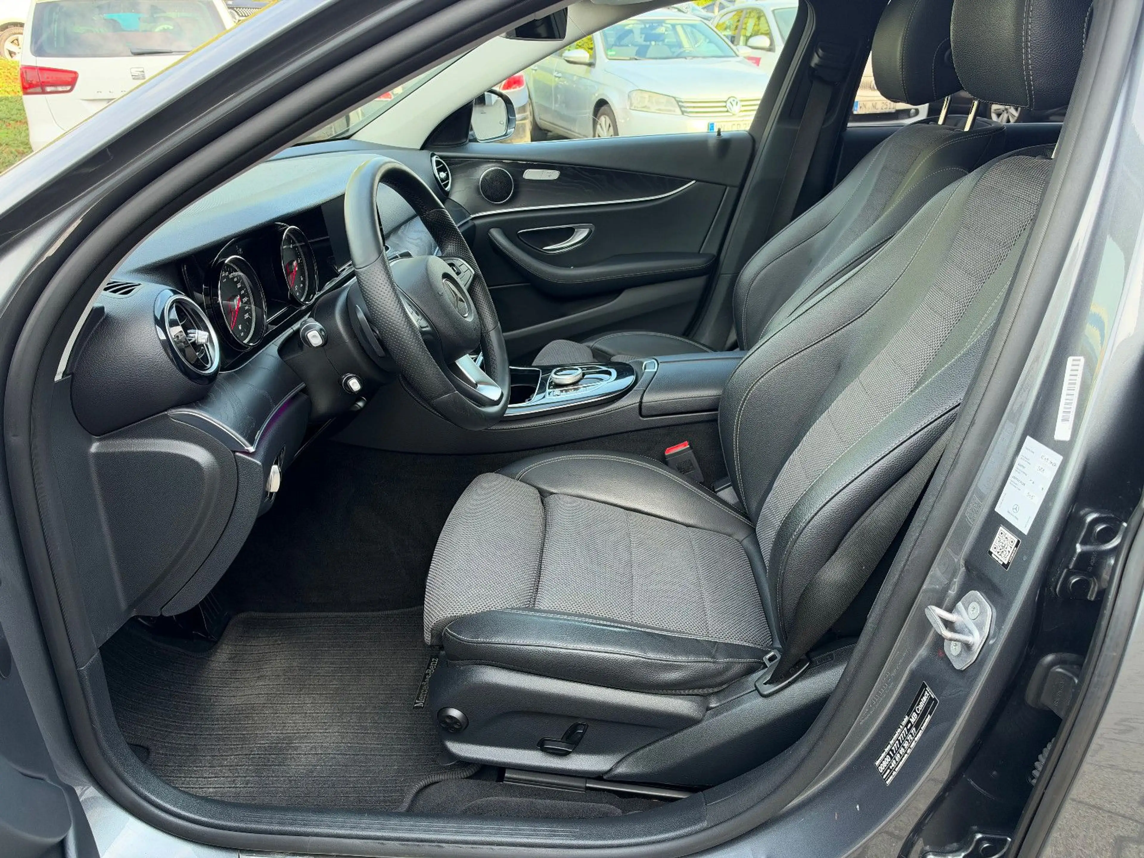 Mercedes-Benz E 220 d T Automatik/LED/EURO6 — photo 19