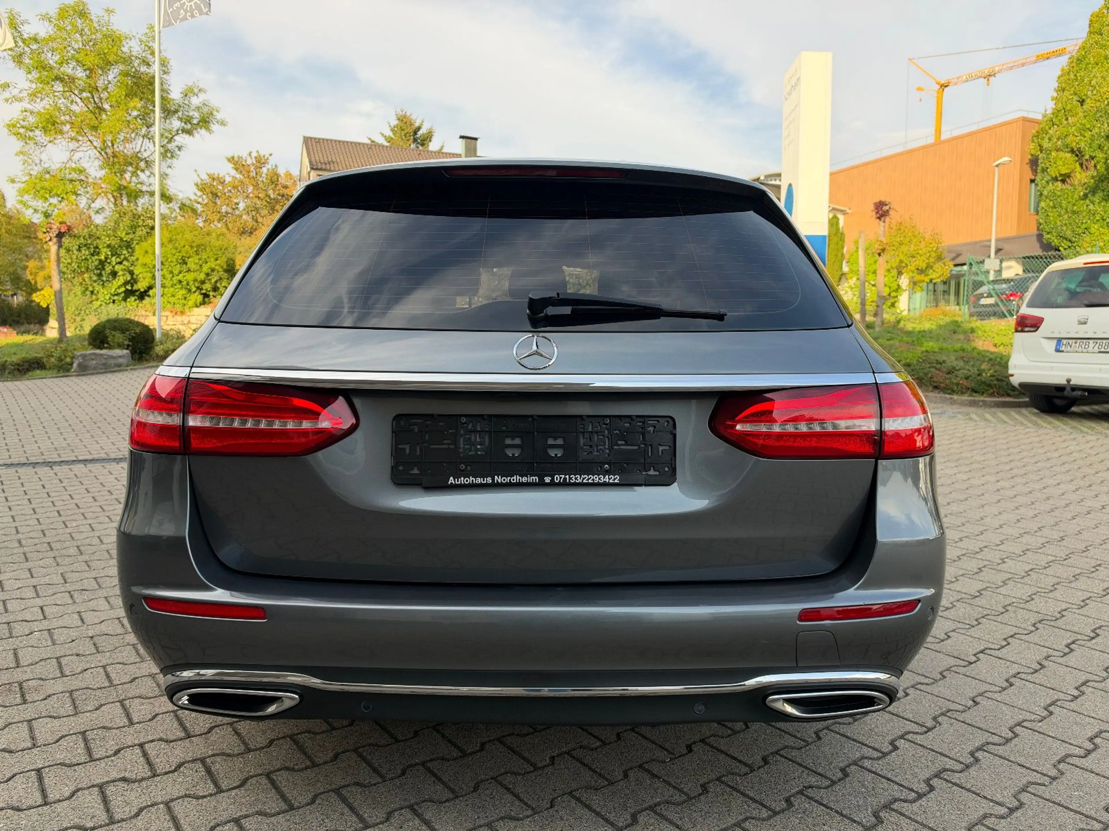 Mercedes-Benz E 220 d T Automatik/LED/EURO6 — photo 9