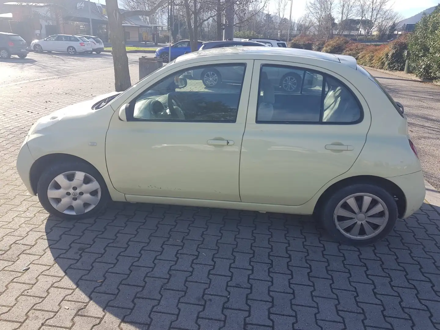 Nissan Micra Beżowy - 1
