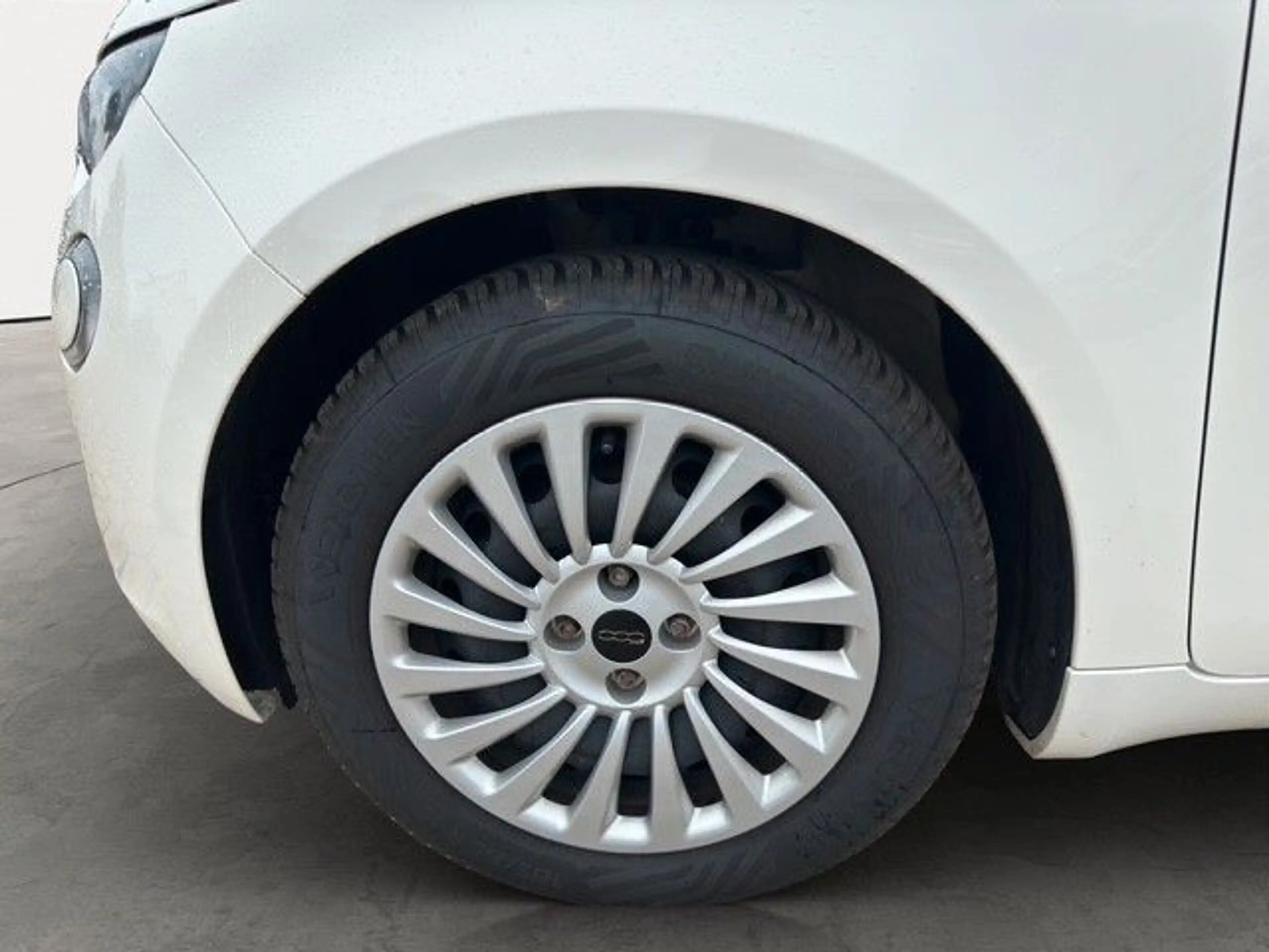 Fiat 500e 23,8kWh Action KLIMA — photo 4