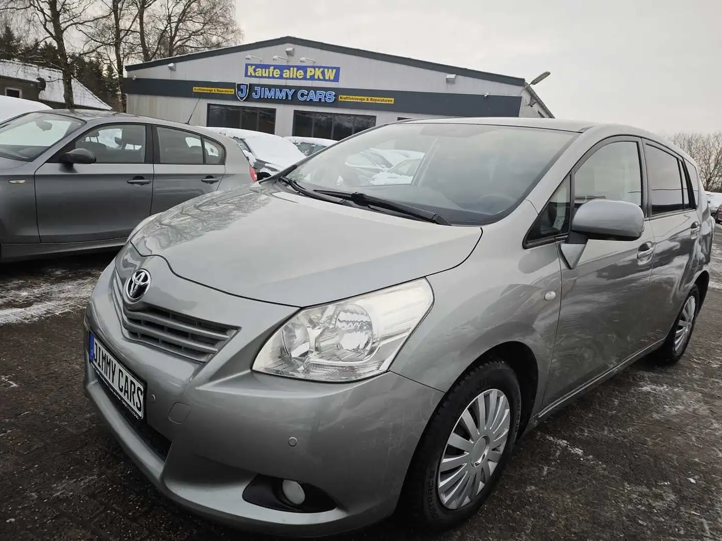 Toyota Verso 1.6 5-Sitzer Grau - 1