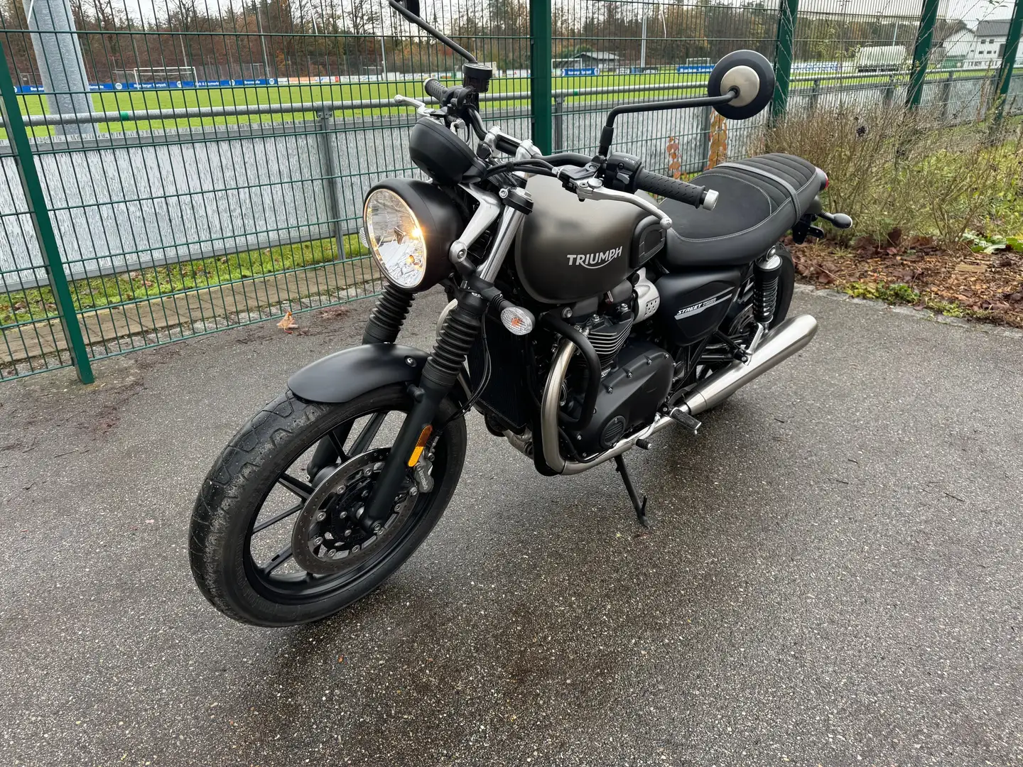 Triumph Street Twin Gri - 1