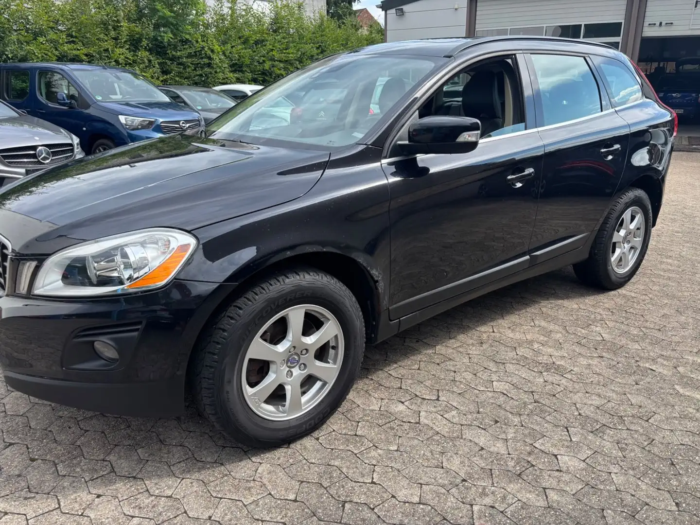 Volvo XC60 XC60 Momentum AWD Negru - 1