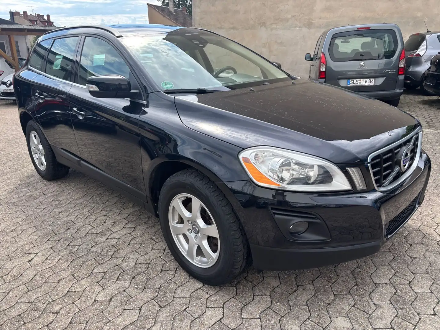 Volvo XC60 XC60 Momentum AWD Negru - 2