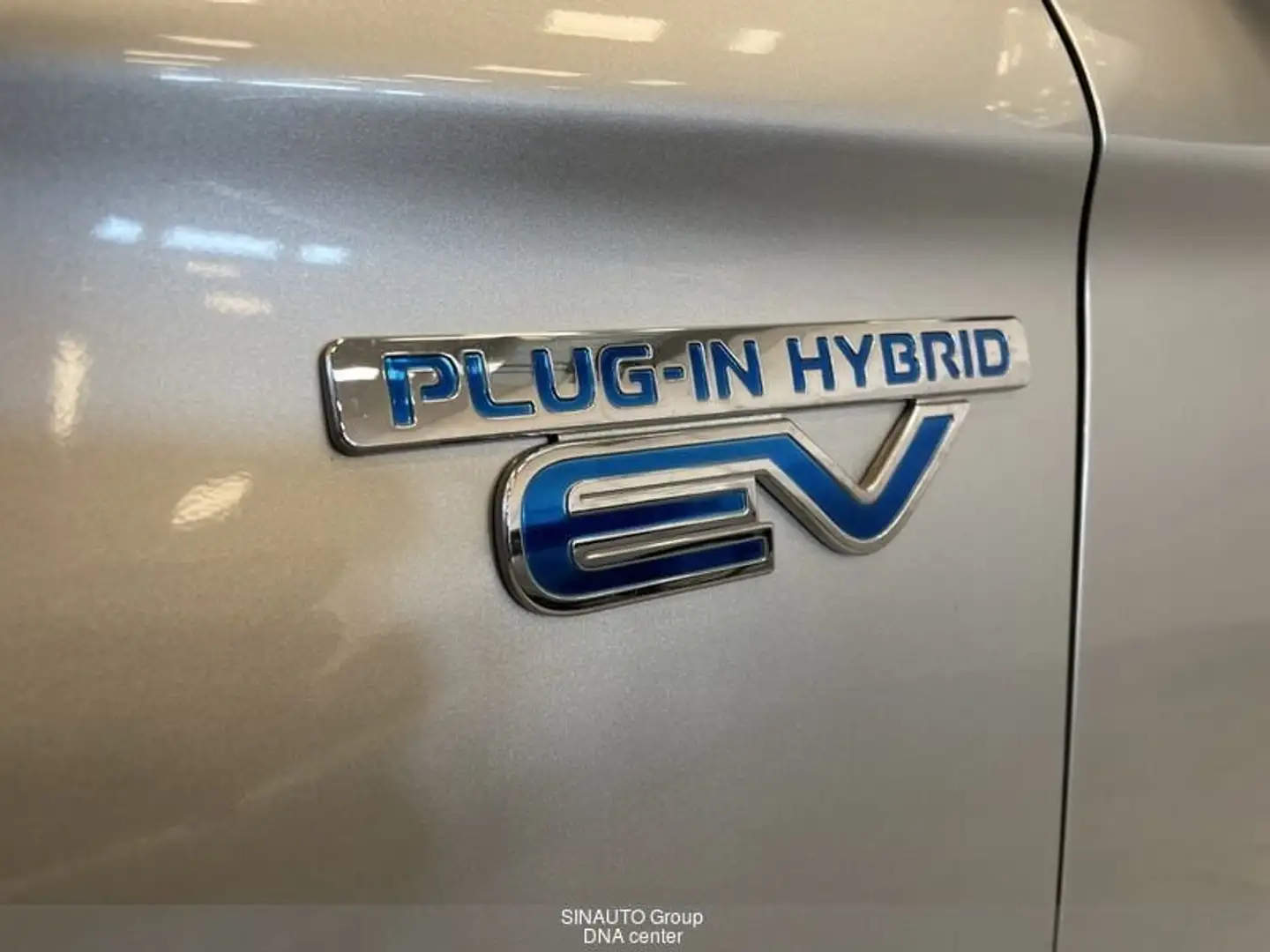 Mitsubishi Outlander 2.4 MIVEC 4WD PHEV Diamond SDA Grigio - 2