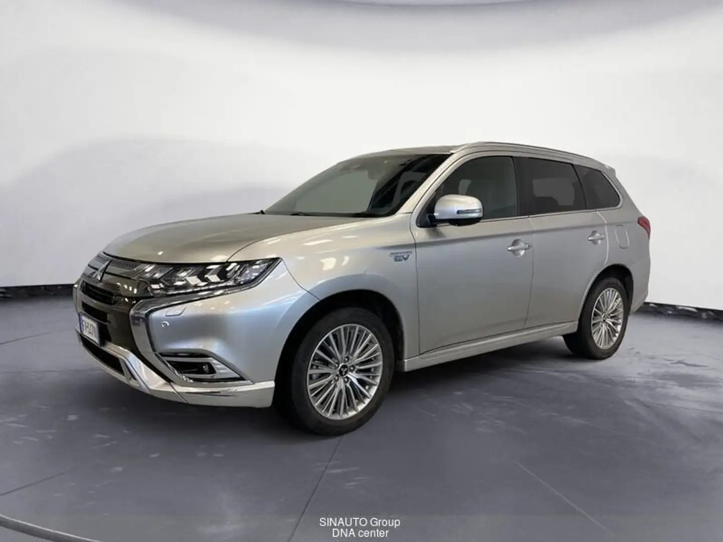 Mitsubishi Outlander 2.4 MIVEC 4WD PHEV Diamond SDA Grigio - 1