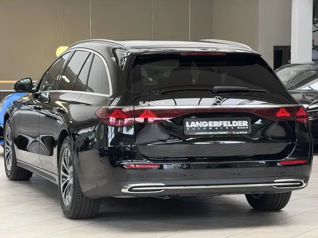 Mercedes-Benz E view 6