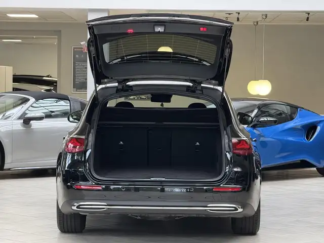 Mercedes-Benz E view 5