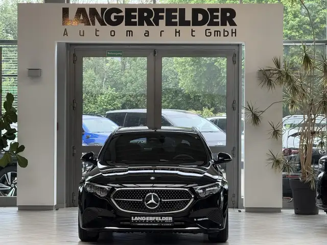 Mercedes-Benz E view 10