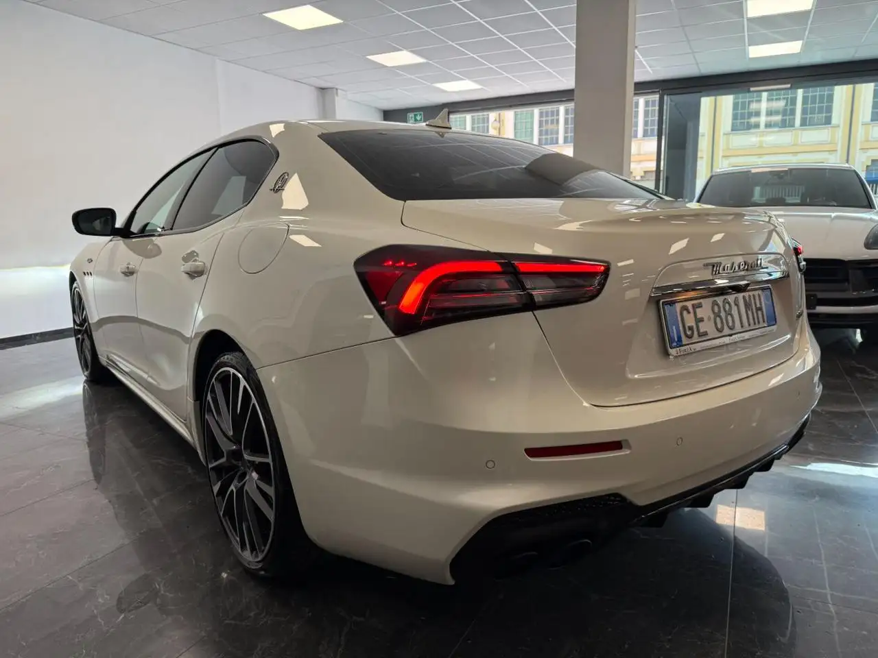 Maserati Ghibli 2021