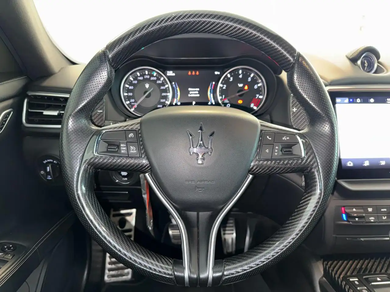 Maserati Ghibli 2021 — фото 12