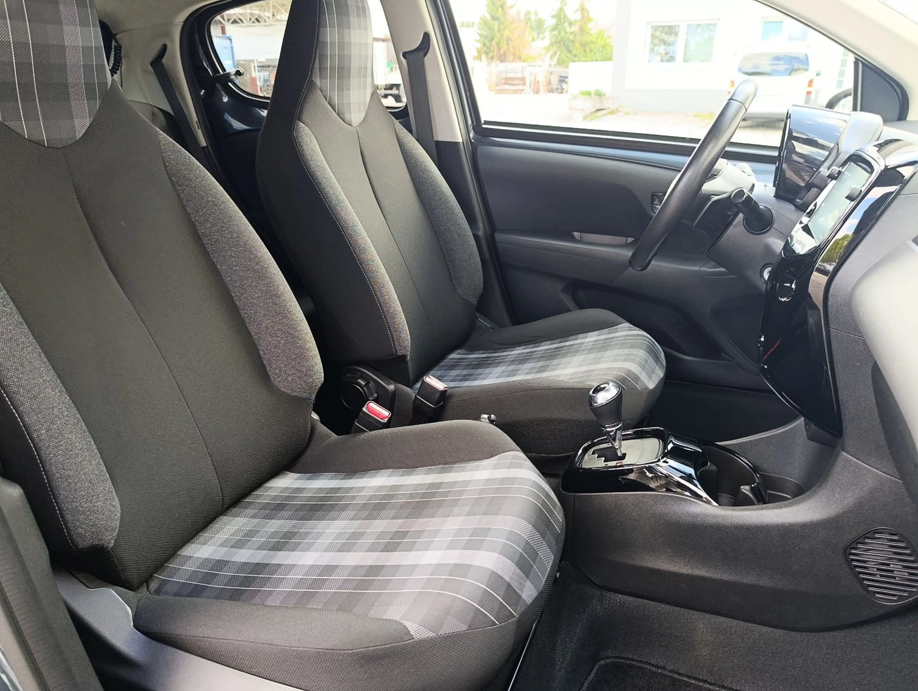 Peugeot 108 Allure Automatik SHZ Klima Car/Play — photo 13