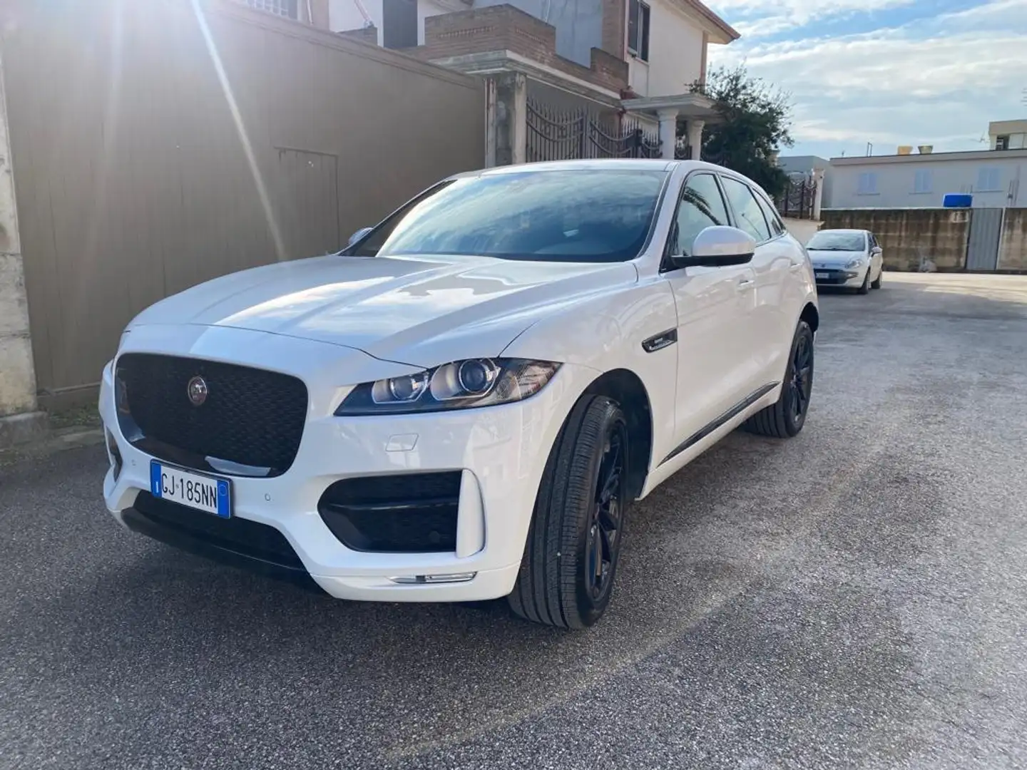 Jaguar F-Pace F-Pace 2015 2.0d i4 R-Sport awd 240cv auto my19 Wit - 1