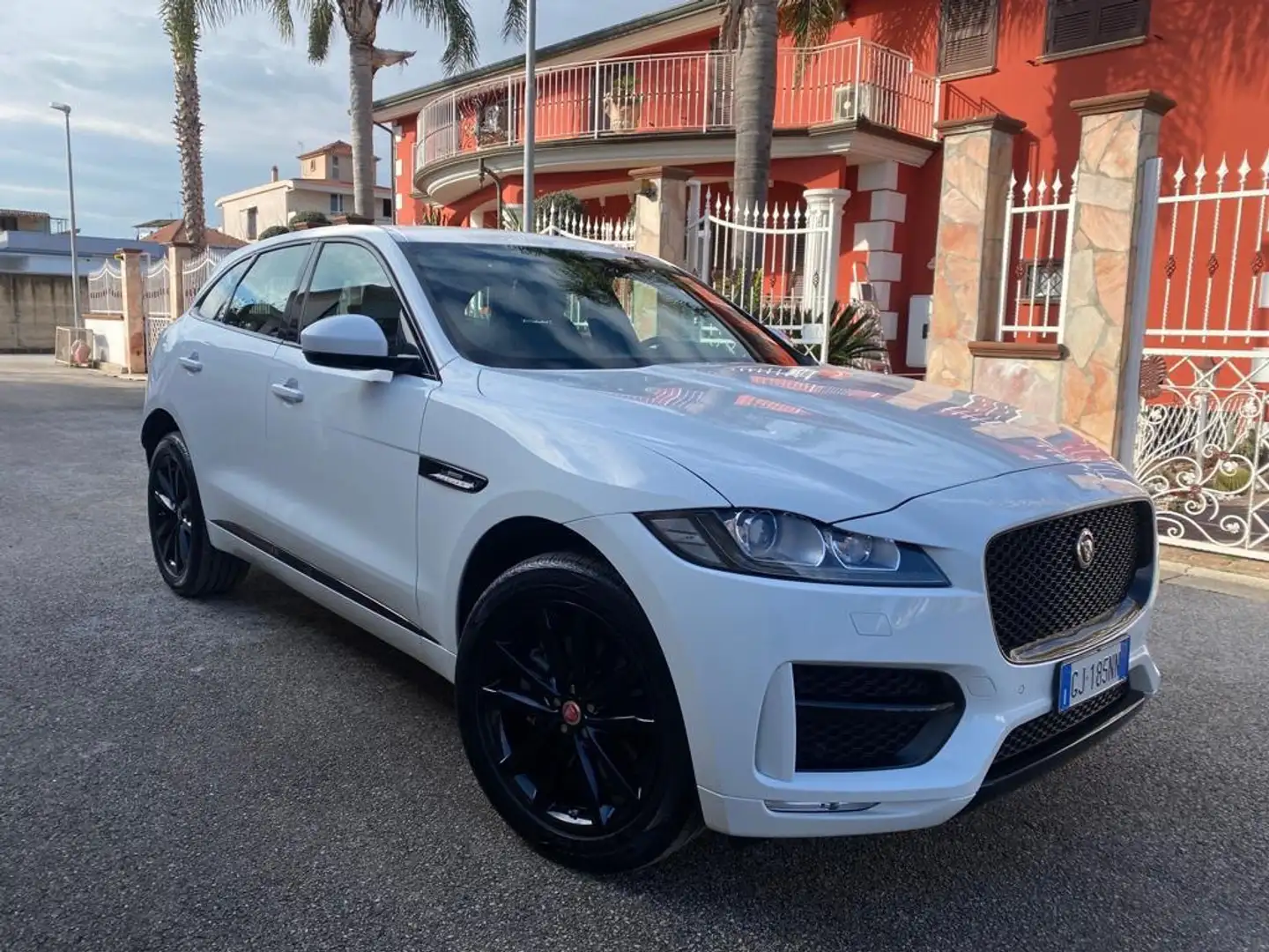 Jaguar F-Pace F-Pace 2015 2.0d i4 R-Sport awd 240cv auto my19 Wit - 2