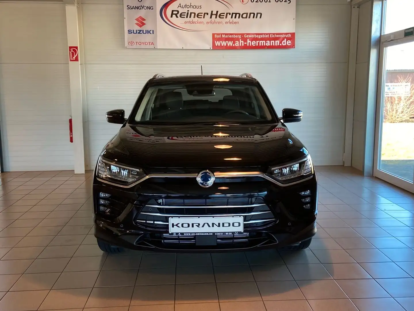 SsangYong Korando Sapphire 4x2 AT NAVI, 19", AHK (2T Anhängelast) Fekete - 2