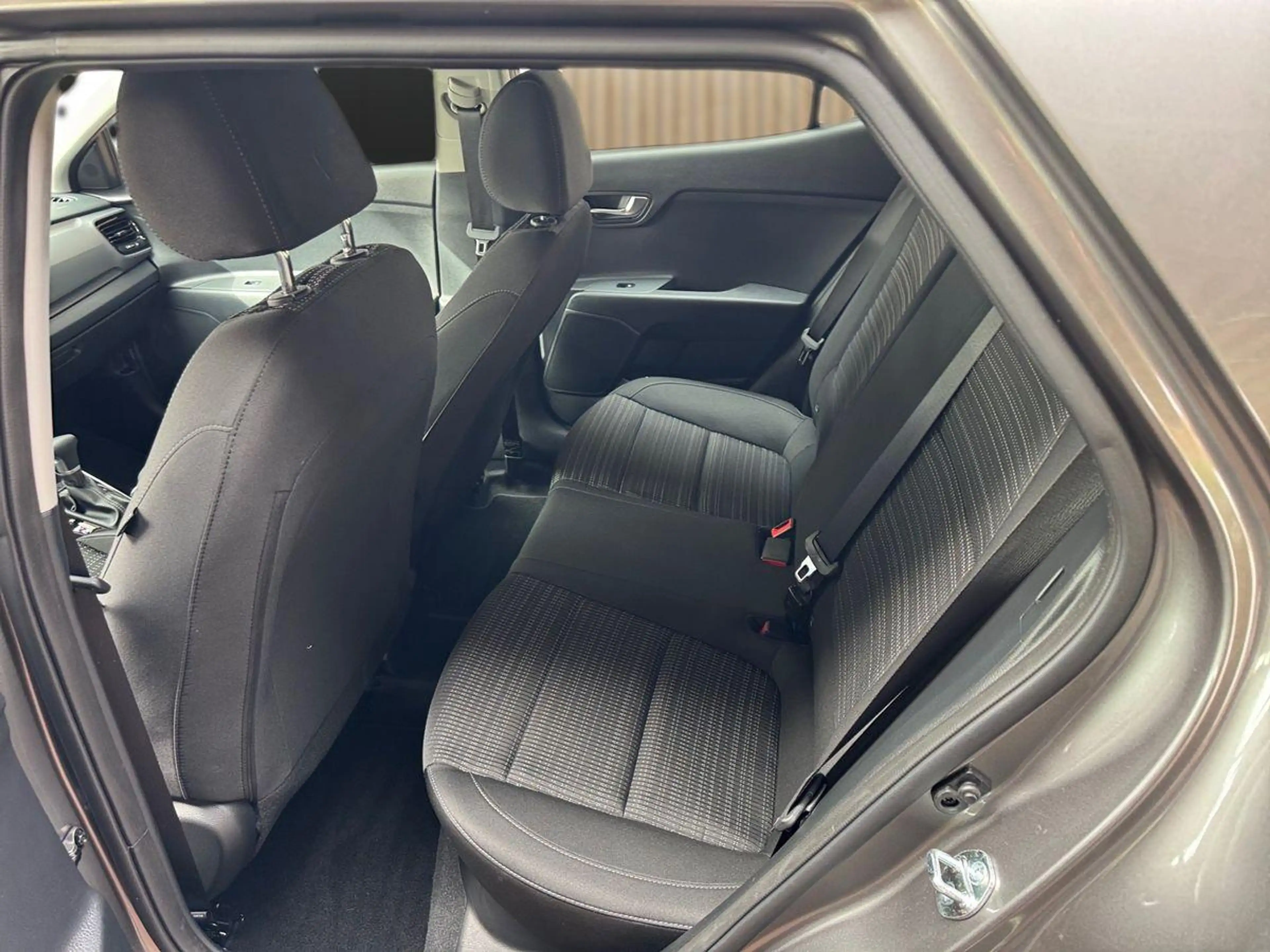 Kia Stonic Vision 1.0 TGDI 100 DCT Vision Navi Sitzheizung — photo 9