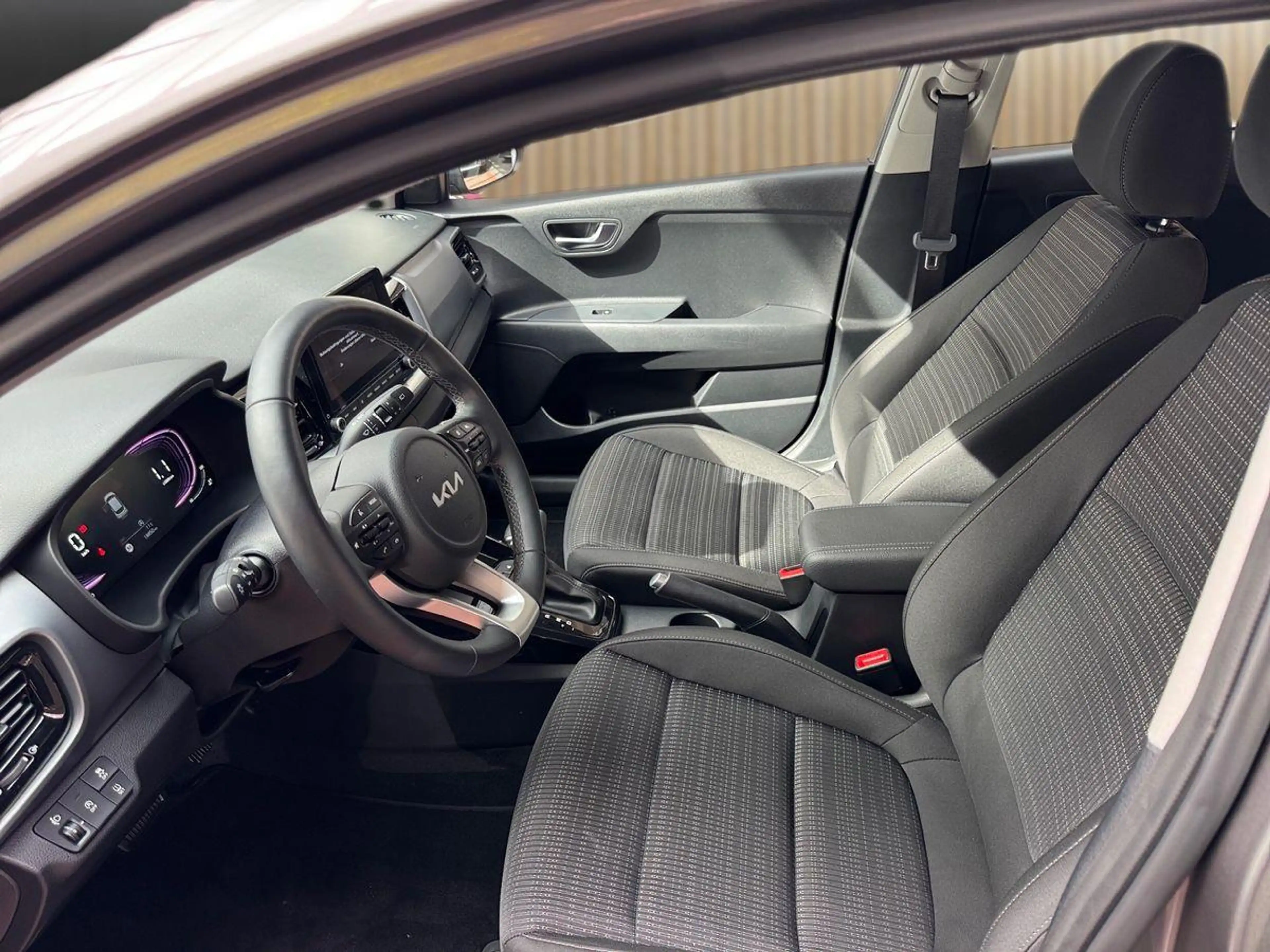 Kia Stonic Vision 1.0 TGDI 100 DCT Vision Navi Sitzheizung — photo 8