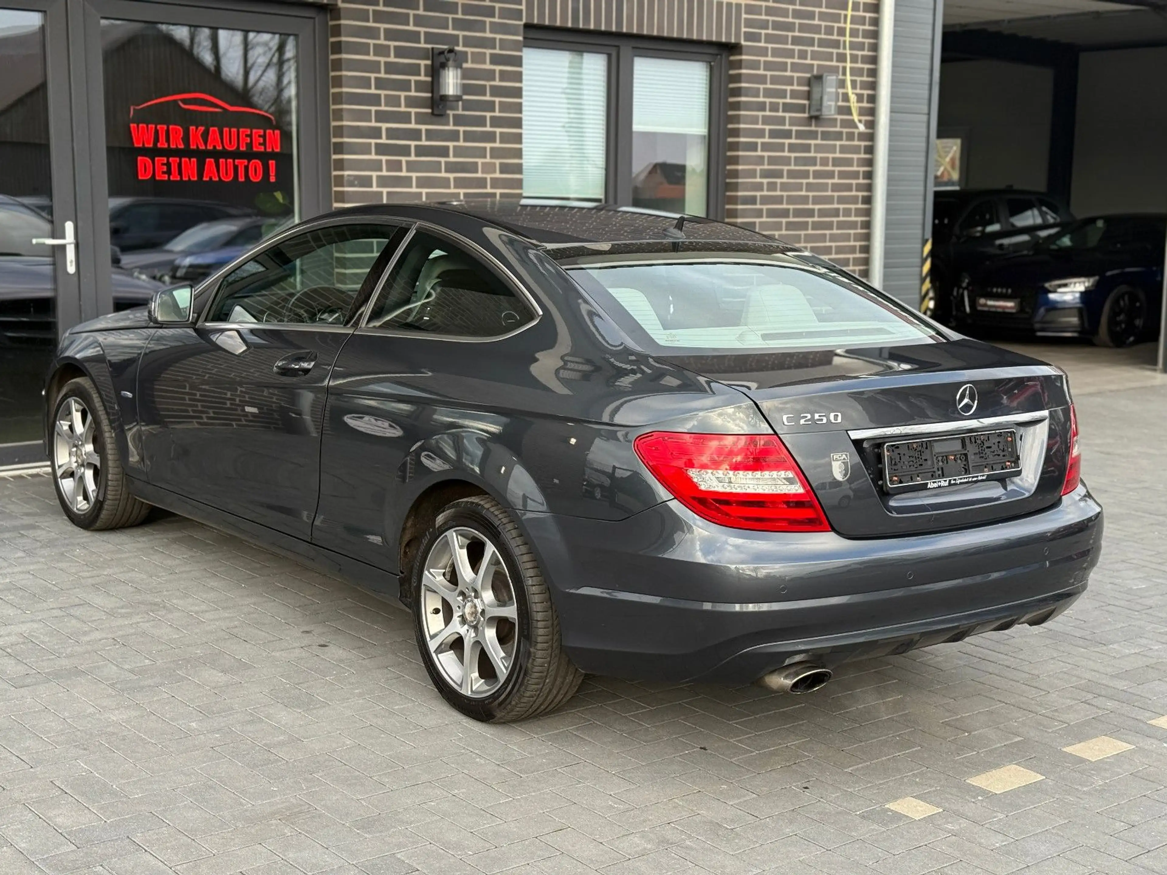 Mercedes-Benz C 250 Coupe CGI *Bi-Xenon*Leder*1H*PDC*SHZ*NAVI* — photo 6