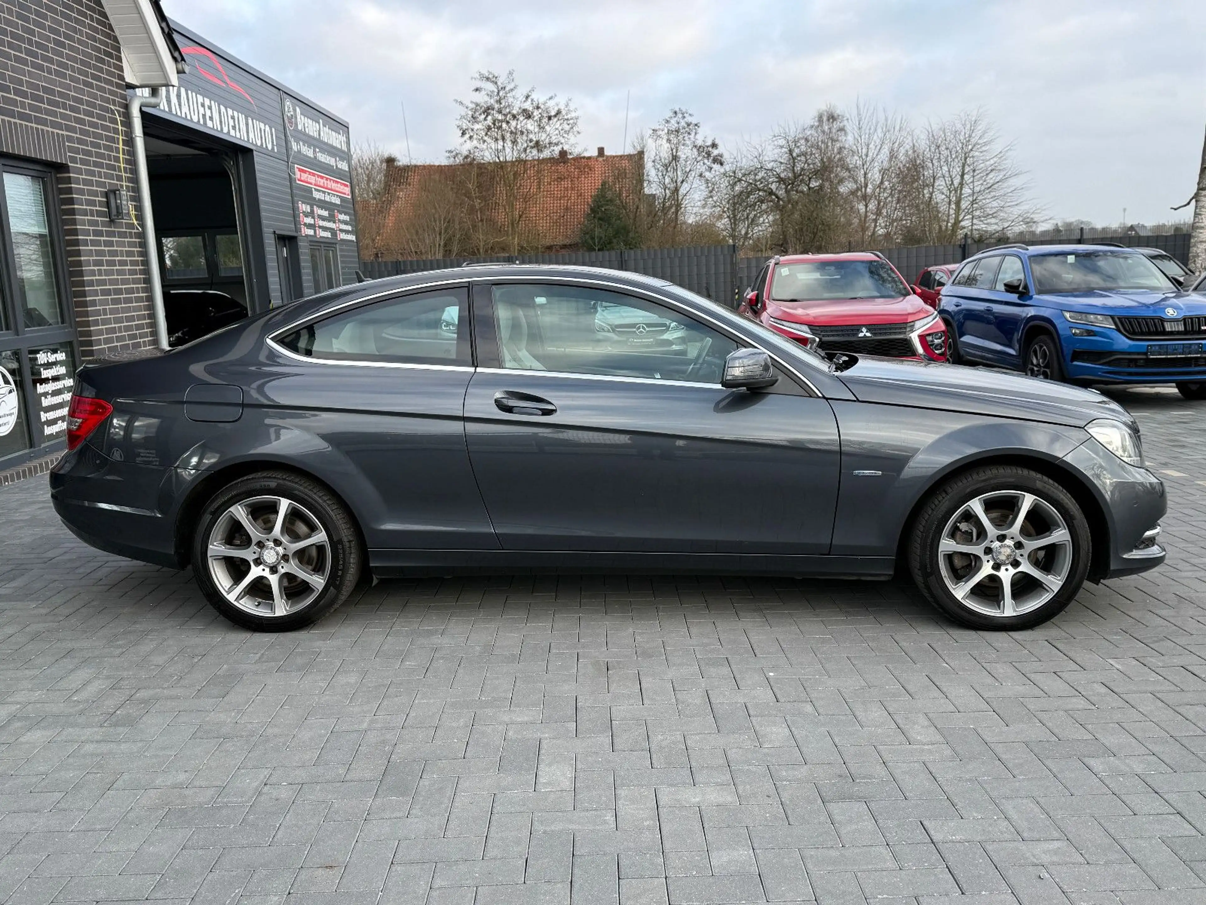 Mercedes-Benz C 250 Coupe CGI *Bi-Xenon*Leder*1H*PDC*SHZ*NAVI* — photo 4