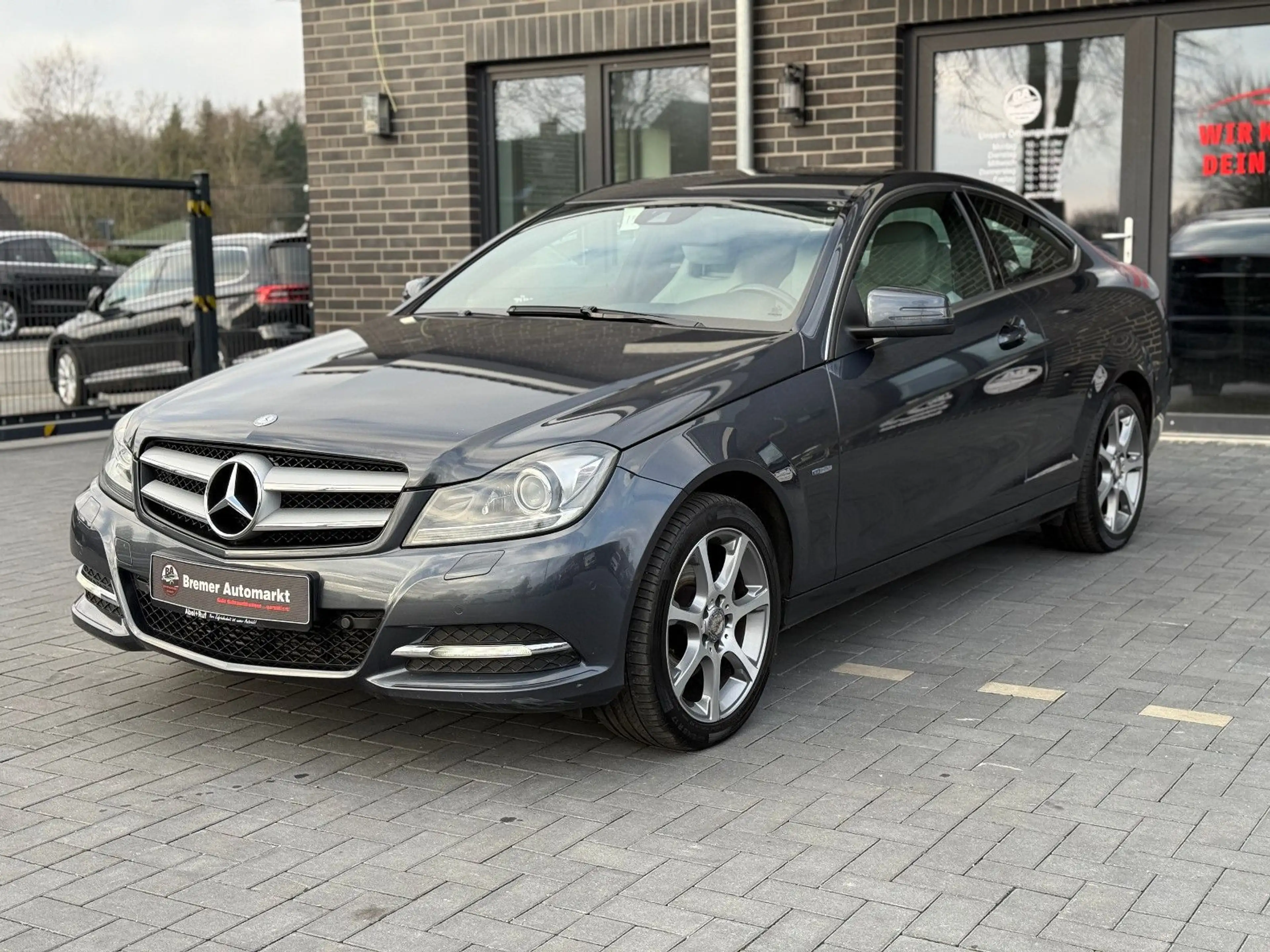 Mercedes-Benz C 250 Coupe CGI *Bi-Xenon*Leder*1H*PDC*SHZ*NAVI*