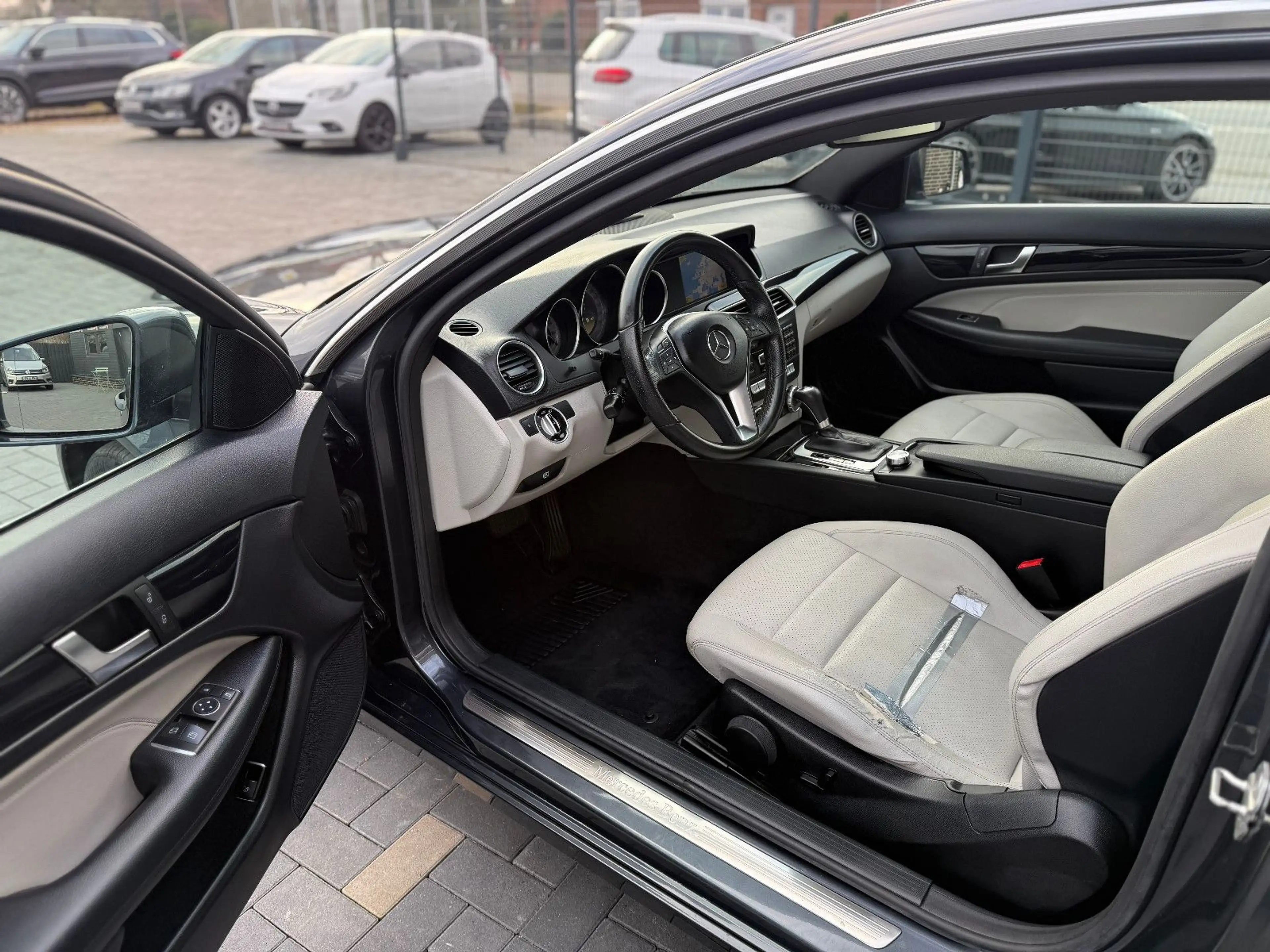 Mercedes-Benz C 250 Coupe CGI *Bi-Xenon*Leder*1H*PDC*SHZ*NAVI* — photo 14