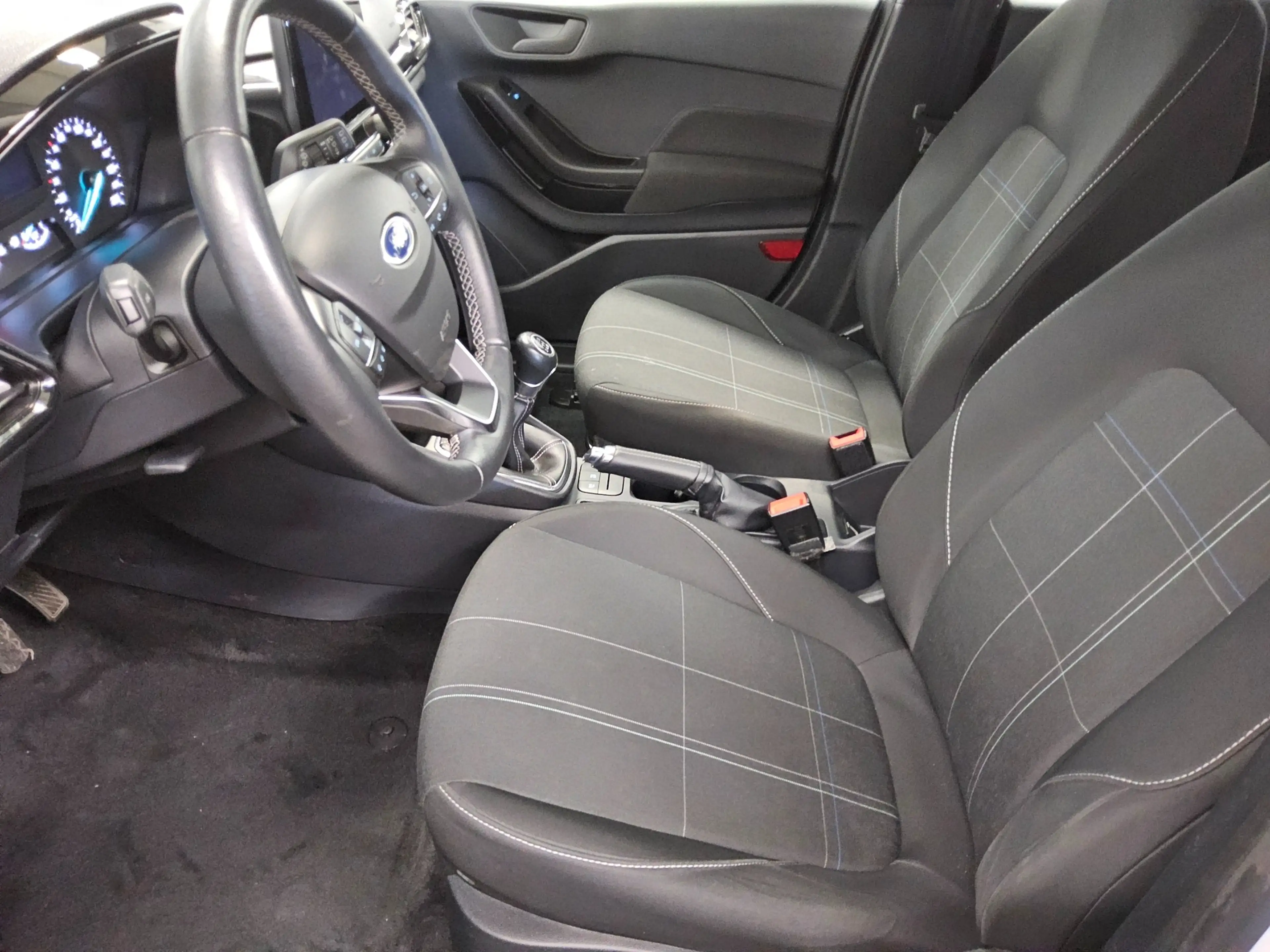 Ford Fiesta — photo 8